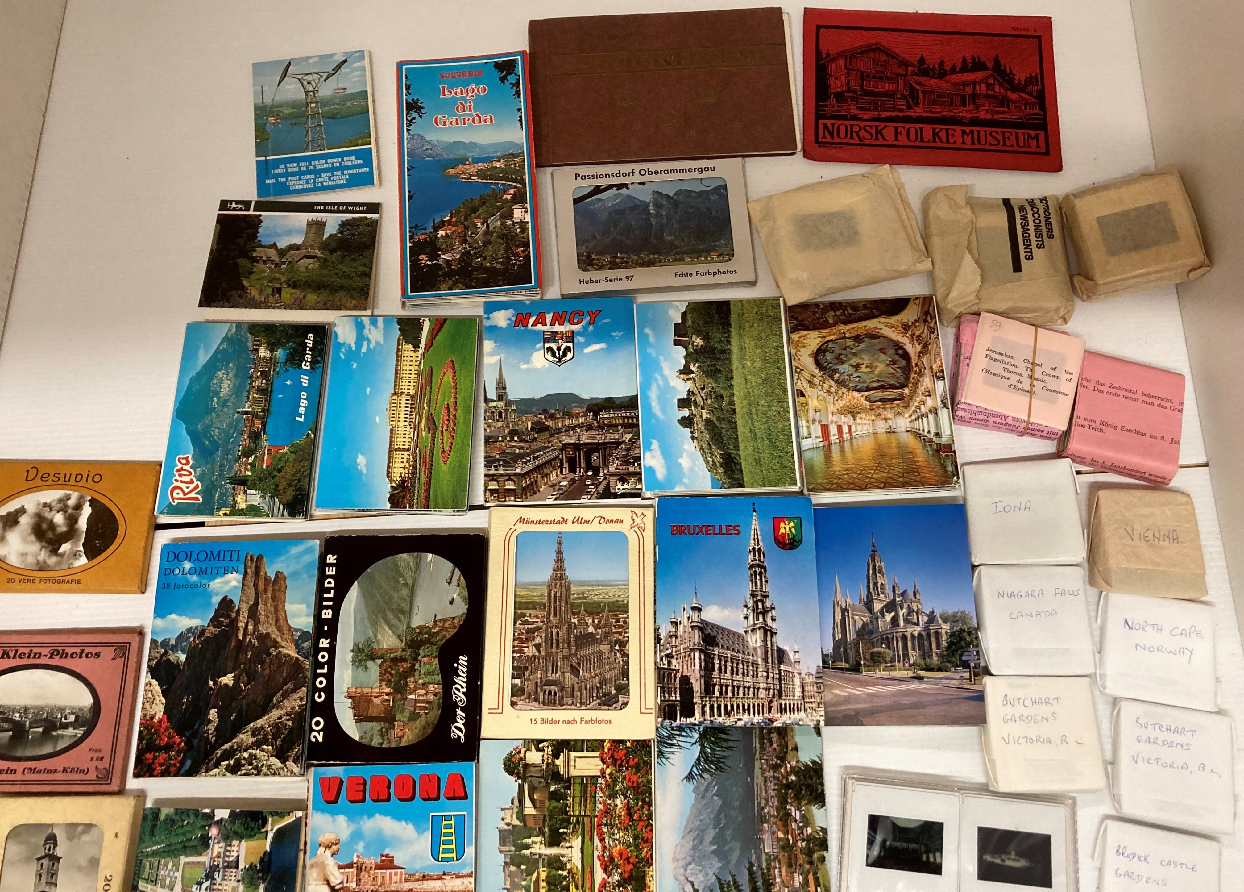 Contents to box - fifty tourist mini postcard photo wallets GB and Europe, - Image 5 of 5