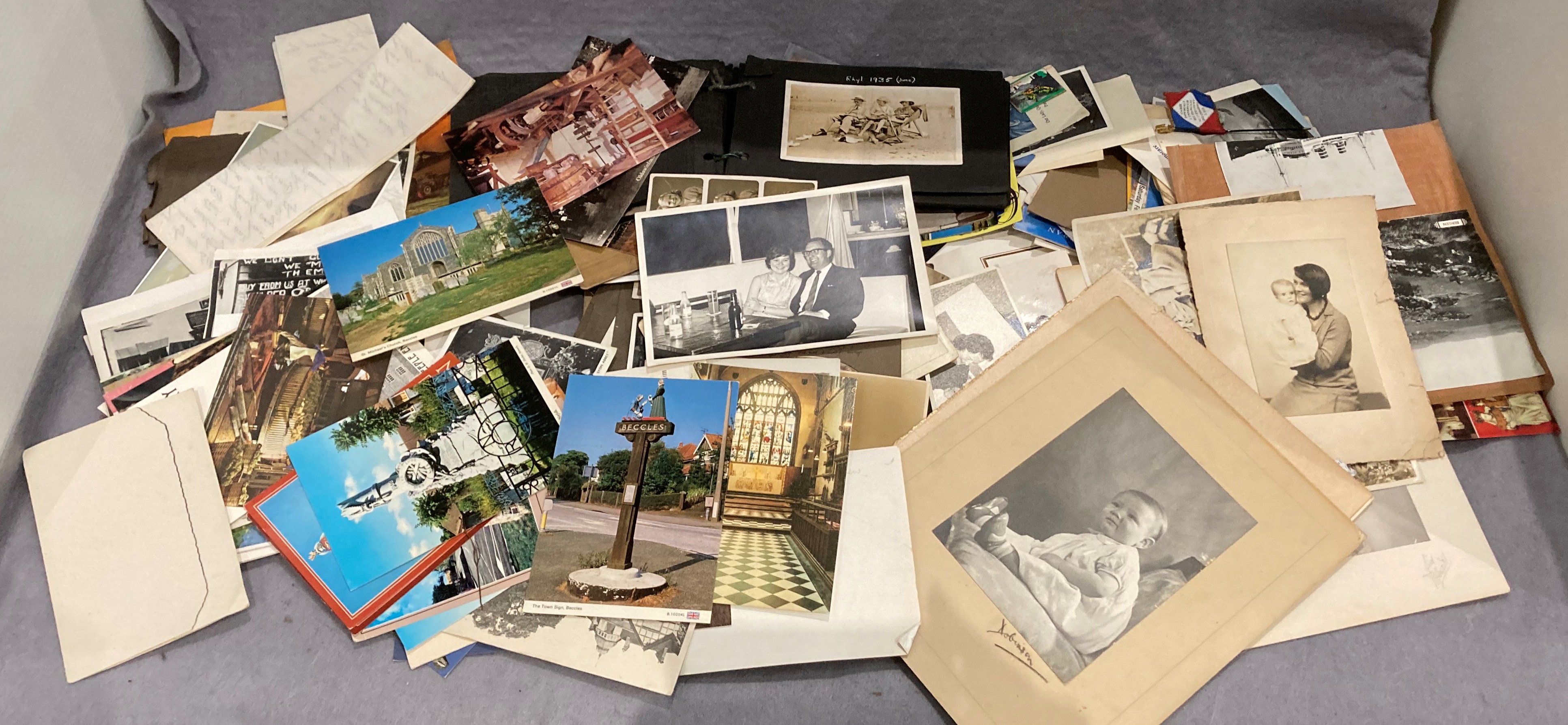 Contents to tray 300 plus items - postcards photographs and assorted ephemera.