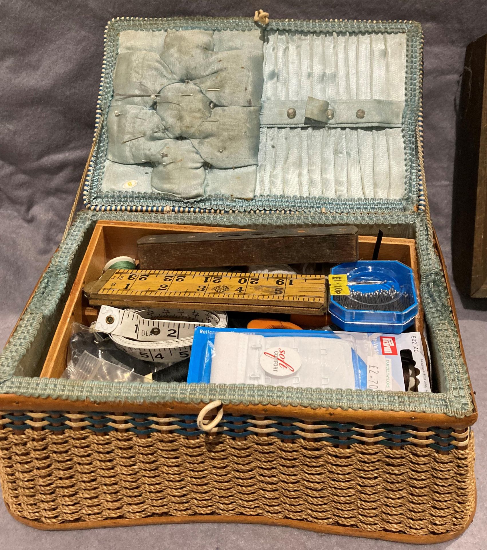 Contents to box - a sewing box with a quantity of sewing accessories, - Image 3 of 4