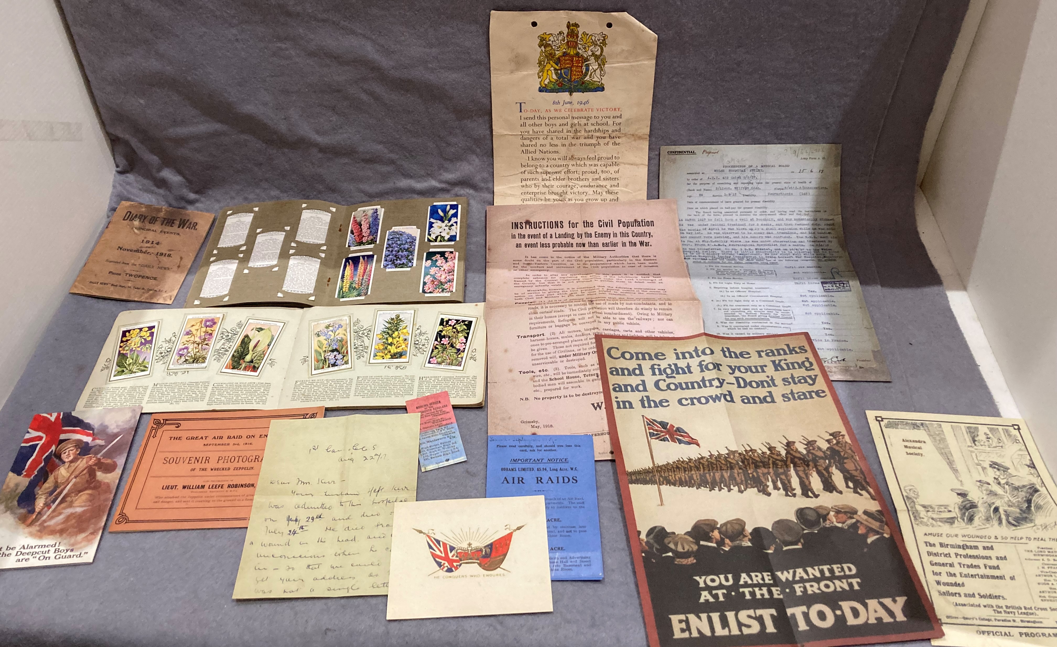 Contents to tray - a collection of interesting ephemera including small Thunderjet stamp album and - Image 5 of 5