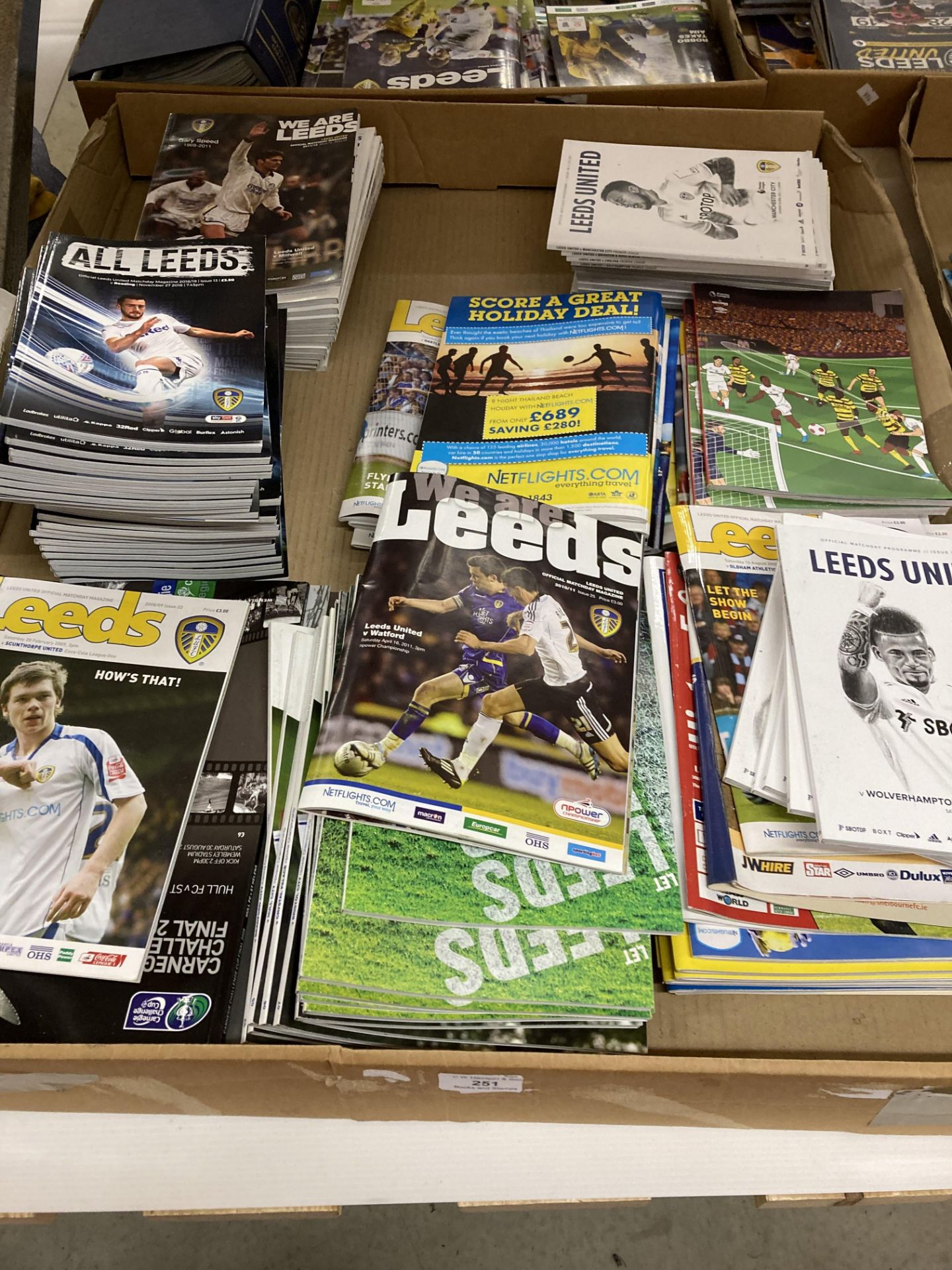 Contents to tray - a large quantity of mainly Leeds United home programmes,