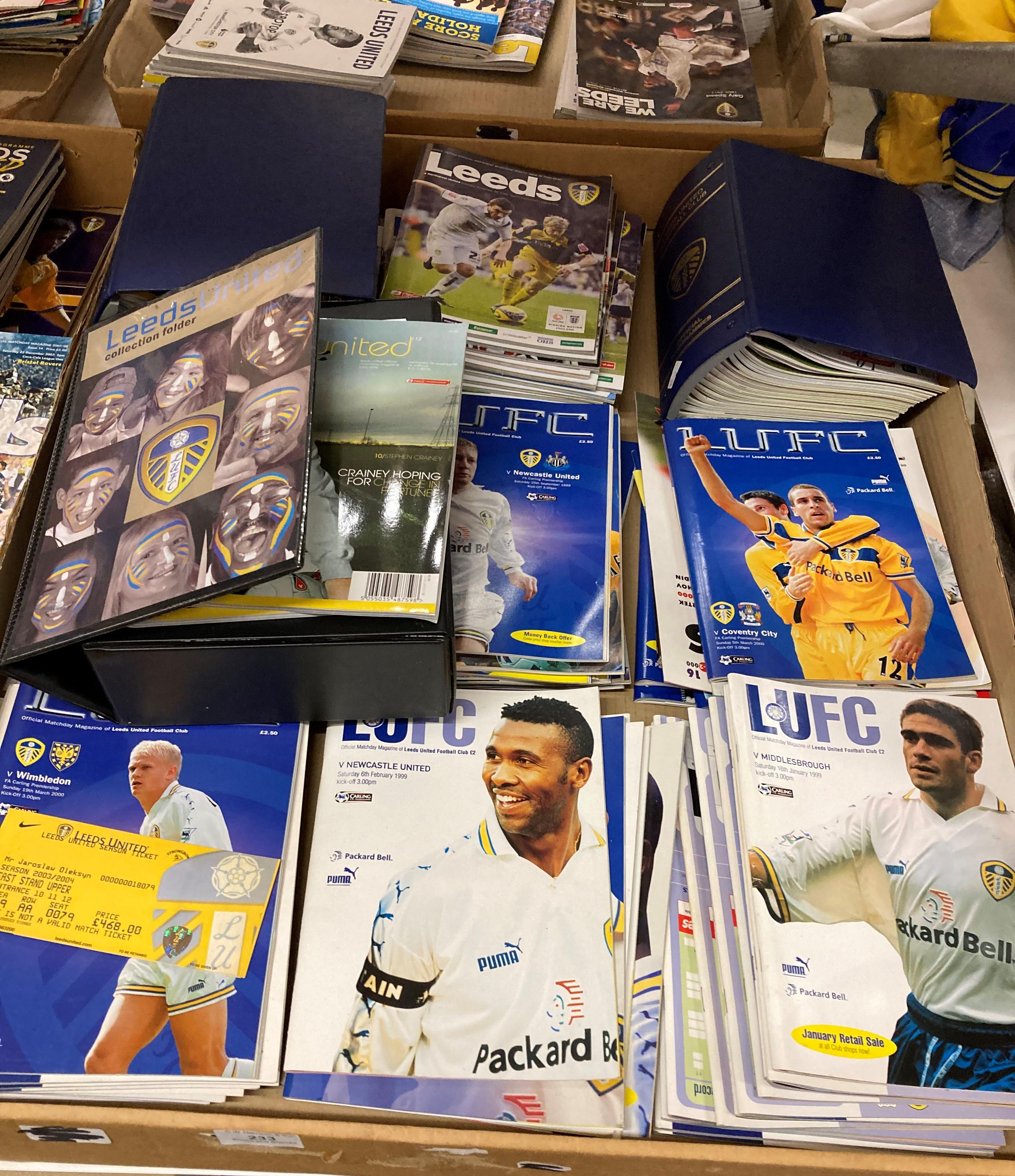 Contents to tray - a large quantity of mainly home Leeds United programmes 1999,