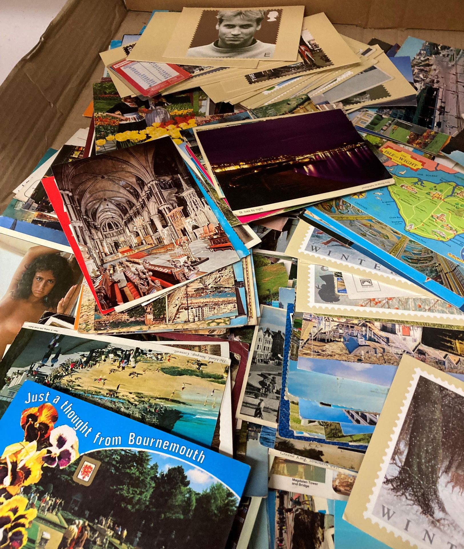 Contents to tray - a very large quantity of mainly colour holiday postcards for the 1960's and - Image 4 of 4