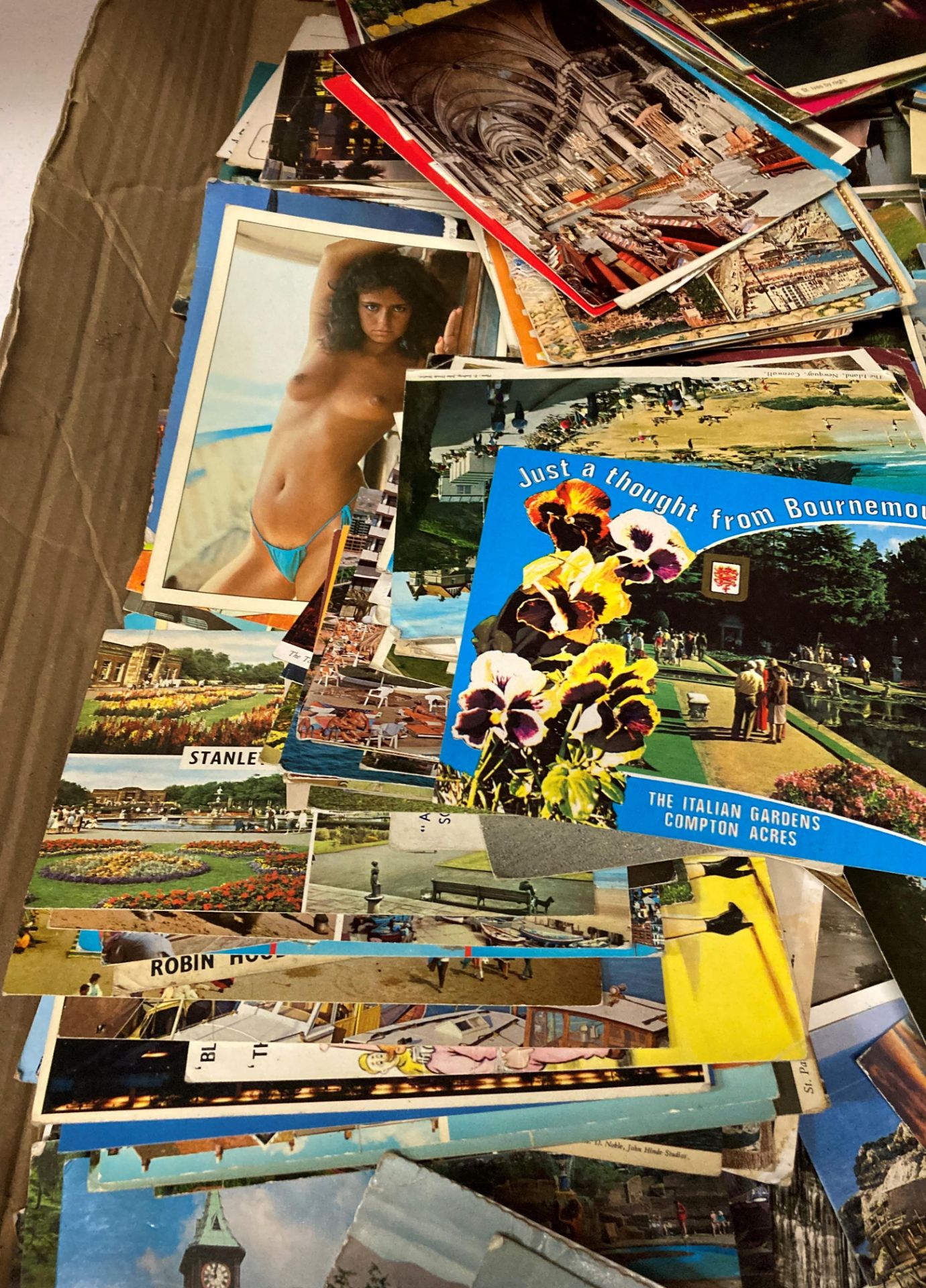 Contents to tray - a very large quantity of mainly colour holiday postcards for the 1960's and - Image 2 of 4