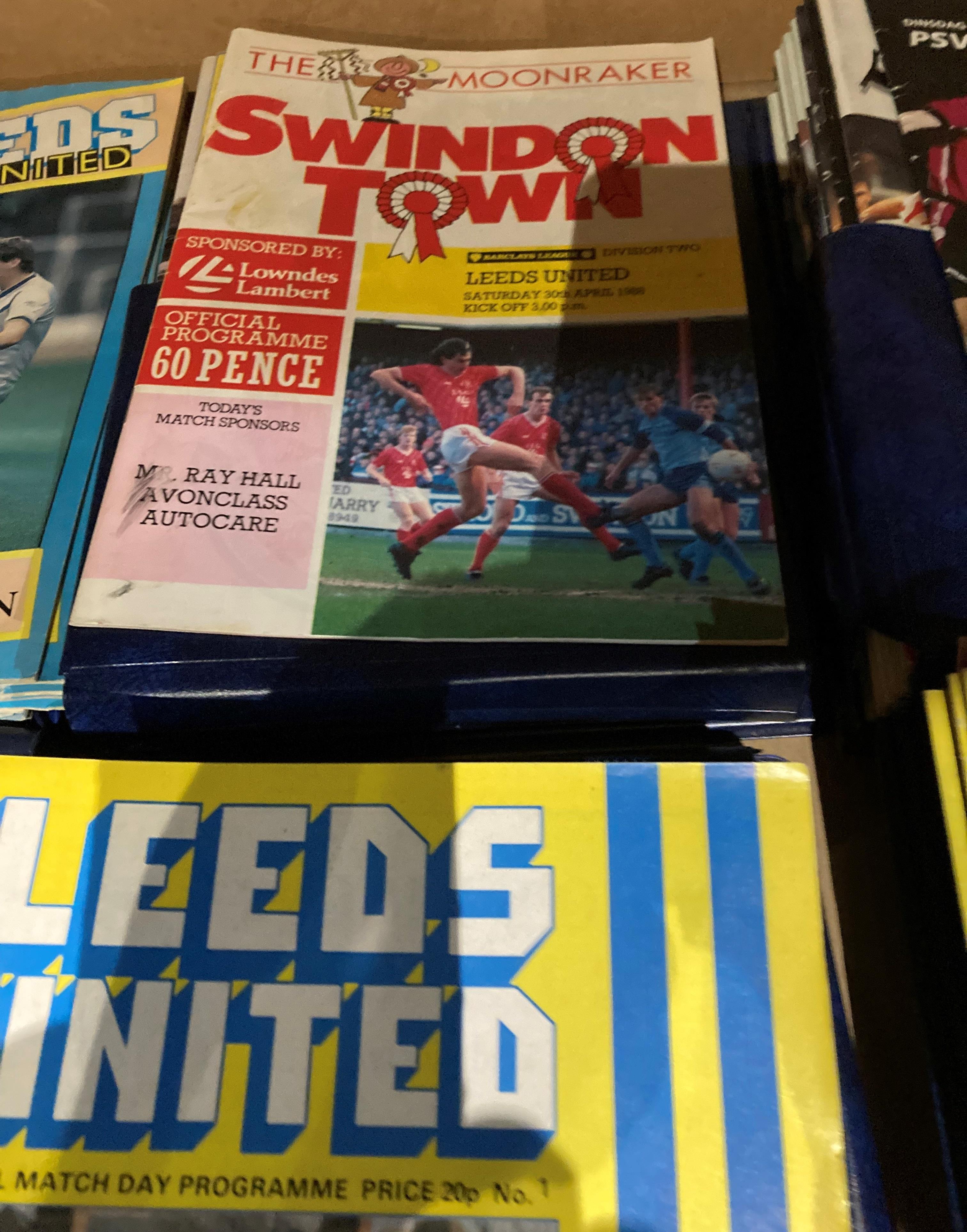 Contents to tray - a large quantity of Leeds United home and away programmes including 25 home - Image 5 of 10