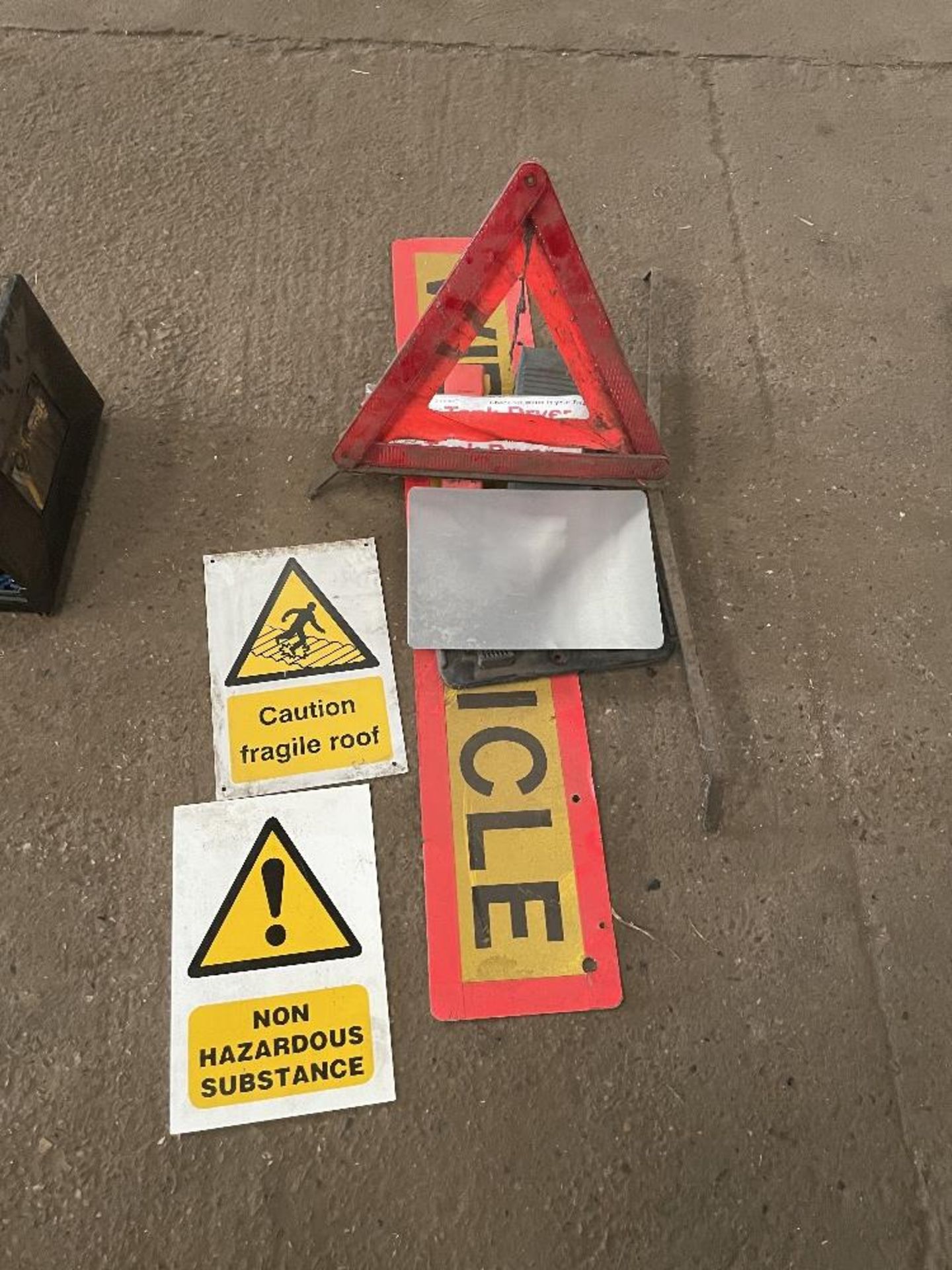 Quantity of Signs, including Wide Vehicle Sign, and 2 x Triangle Signs, fragile roof etc. - Image 2 of 2