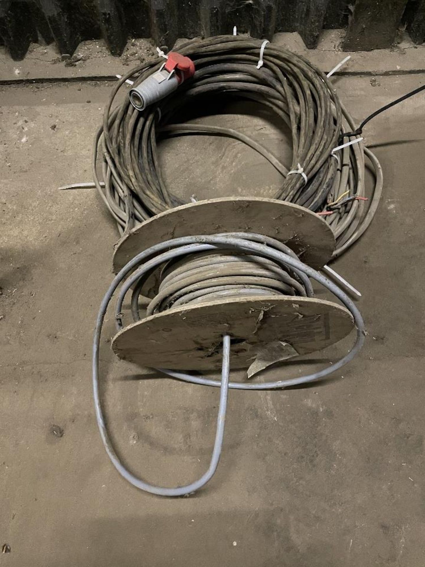 3 x Rolls of 3 phase cable and Quantity of cable - Image 2 of 4