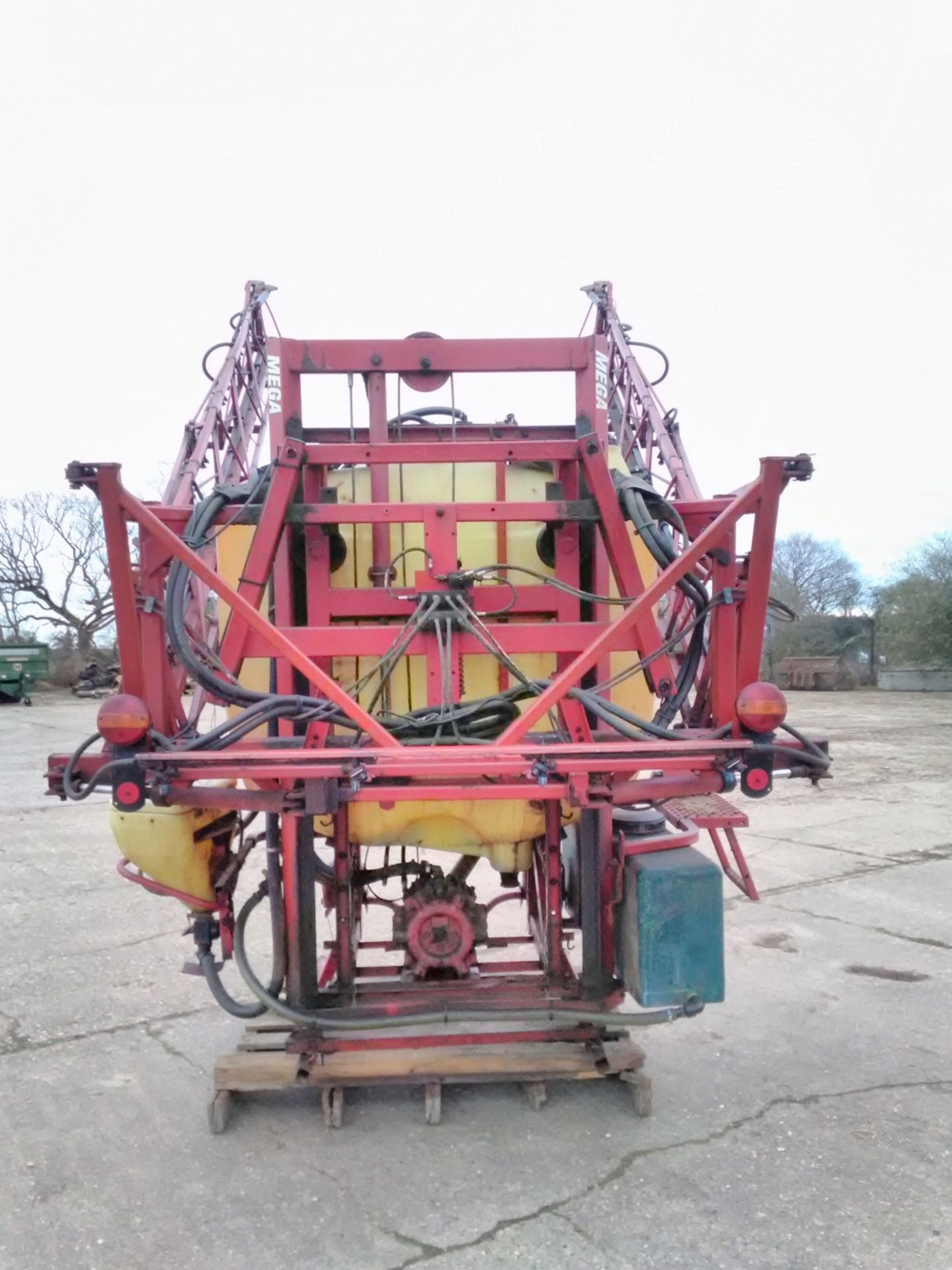 Hardi Mega 1,000ltr sprayer, c/w hydraulic lift and fold, 20m boom, triple nozzles, induction bowl, - Image 3 of 4