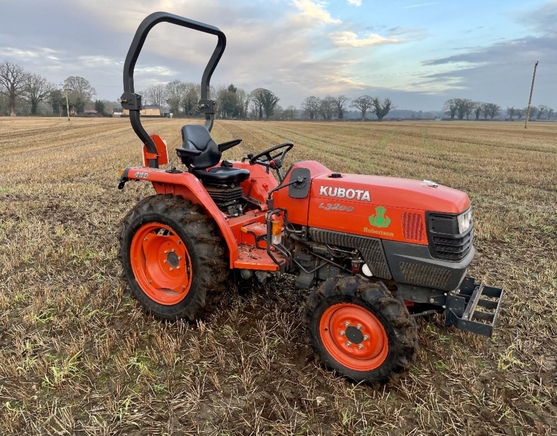 Kubota L3200 4Wd Compact Tractor - AU13 CYC - 2013 - 3 point linkage, PTO, approx. 380 hours. - Image 3 of 9