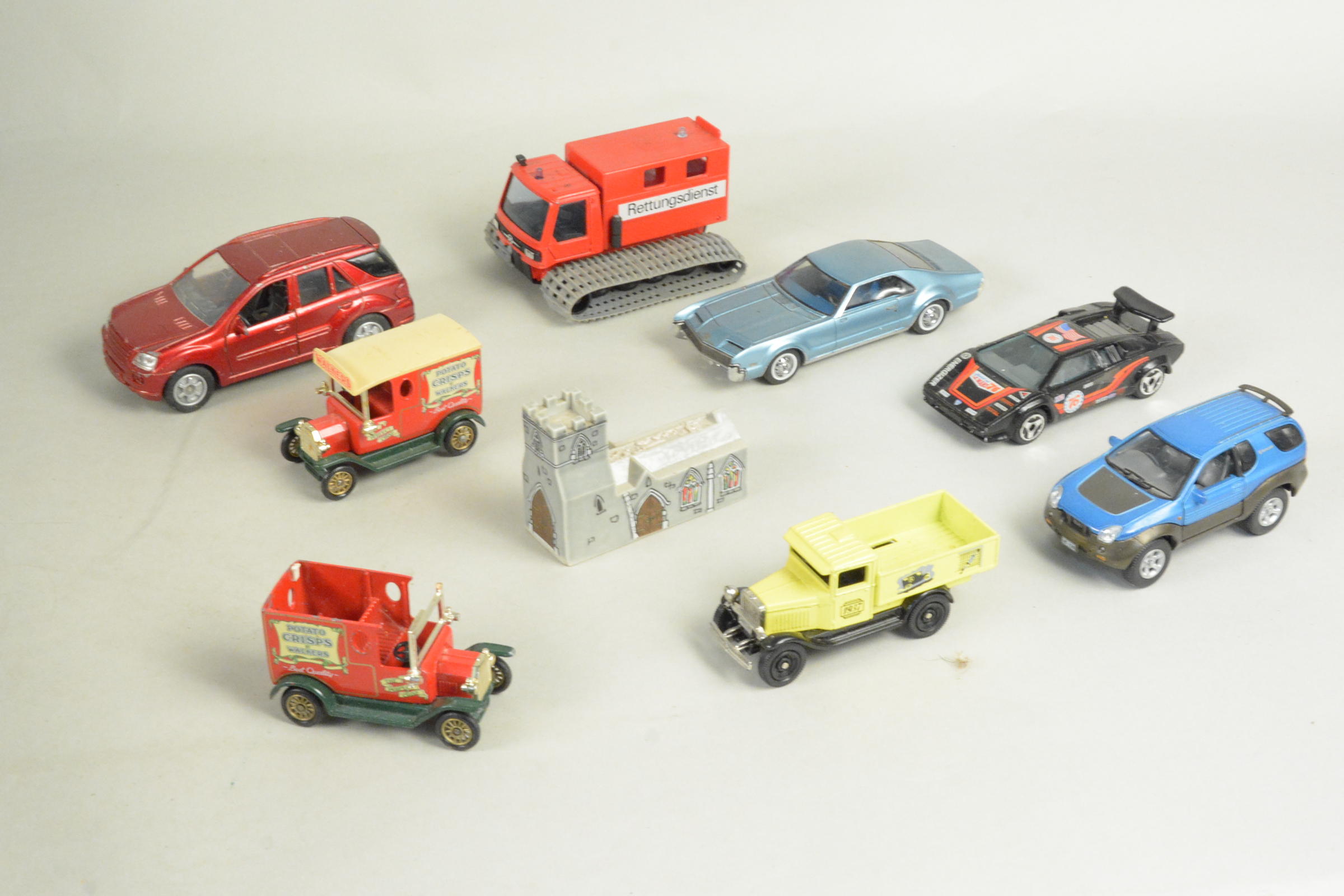 A box of rummage vehicles including Corgi, Matchbox, - Image 2 of 3