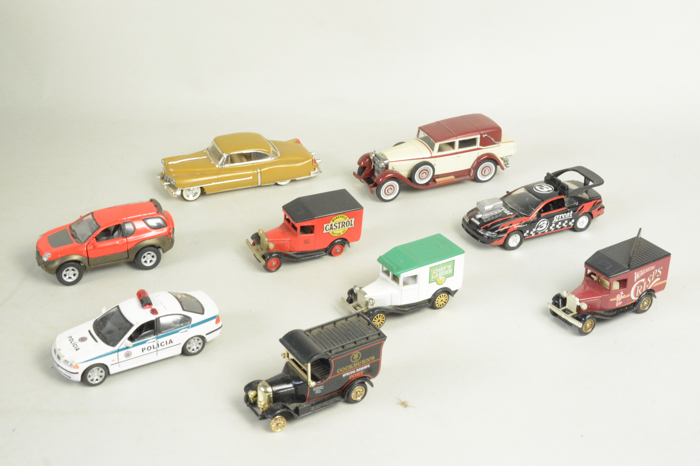 A box of rummage vehicles including Corgi, Matchbox, - Image 3 of 3