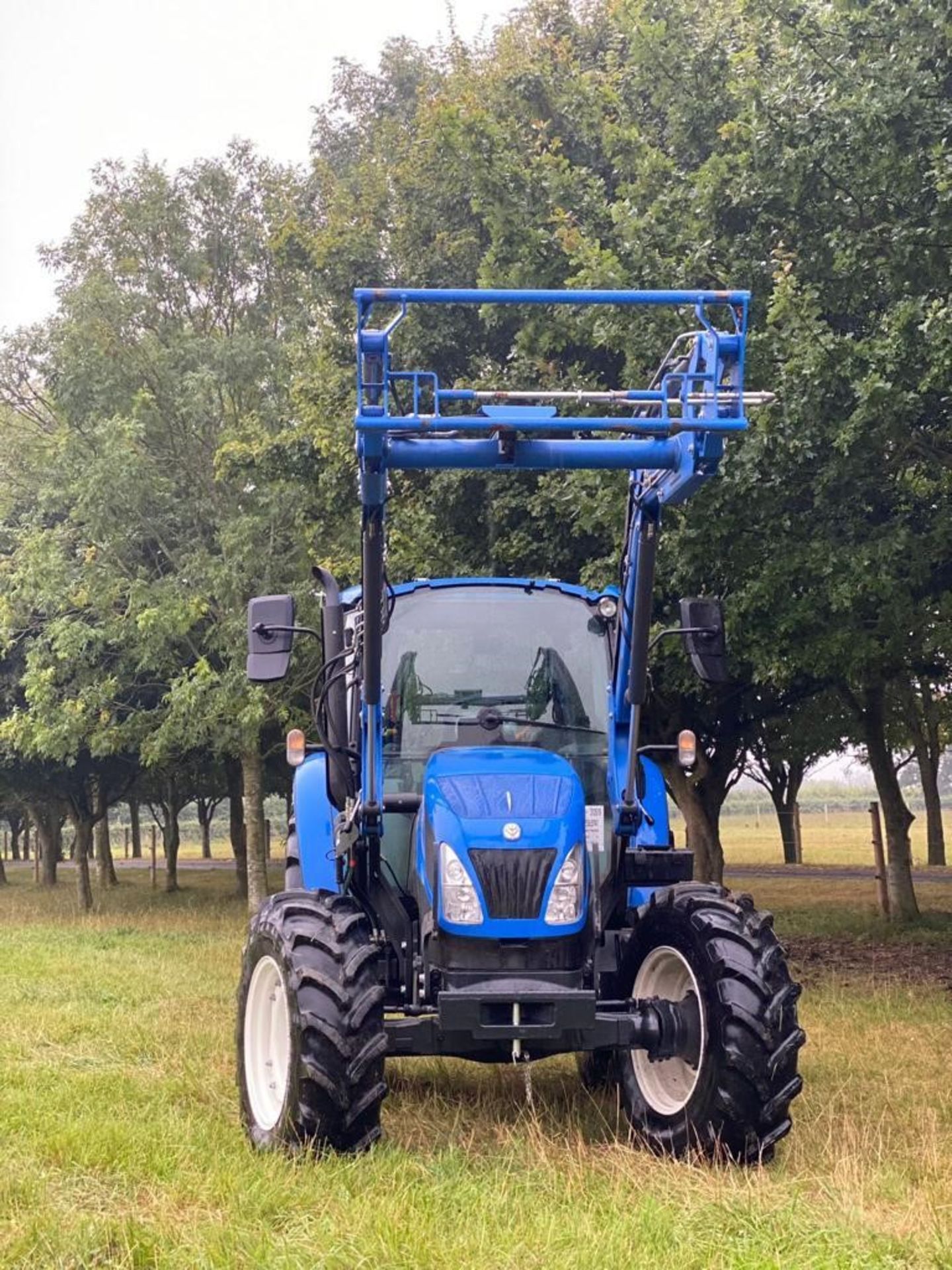 2021 New Holland T5.115 Tractor and New Holland Stoll 530 TL Loader, Approx. 400 hours, Reg No. - Image 4 of 8