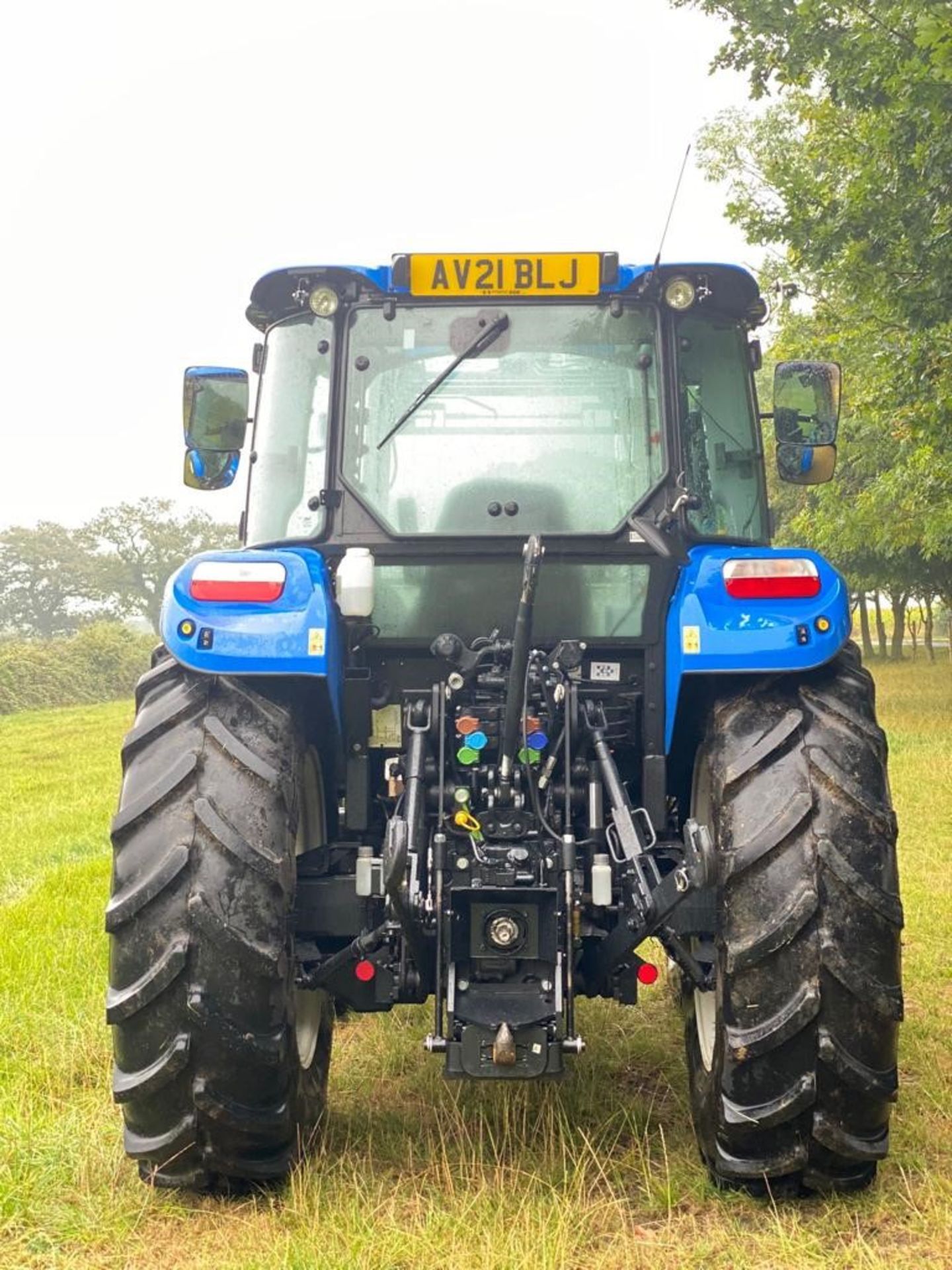 2021 New Holland T5.115 Tractor and New Holland Stoll 530 TL Loader, Approx. 400 hours, Reg No. - Image 6 of 8