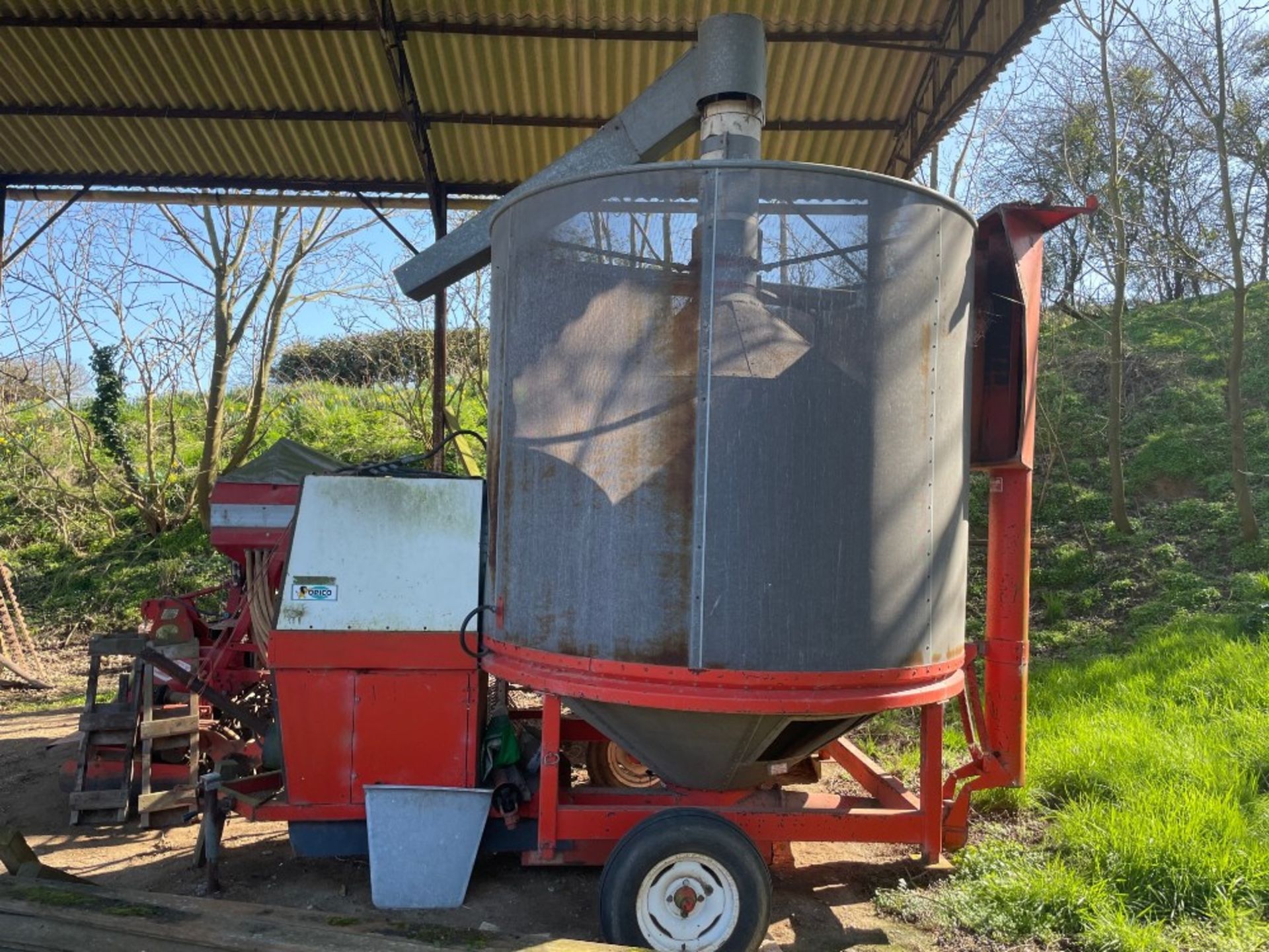 Opico GT grain drier, holds 8T, gas dryer with PTO purchased is 2014. - Image 4 of 5