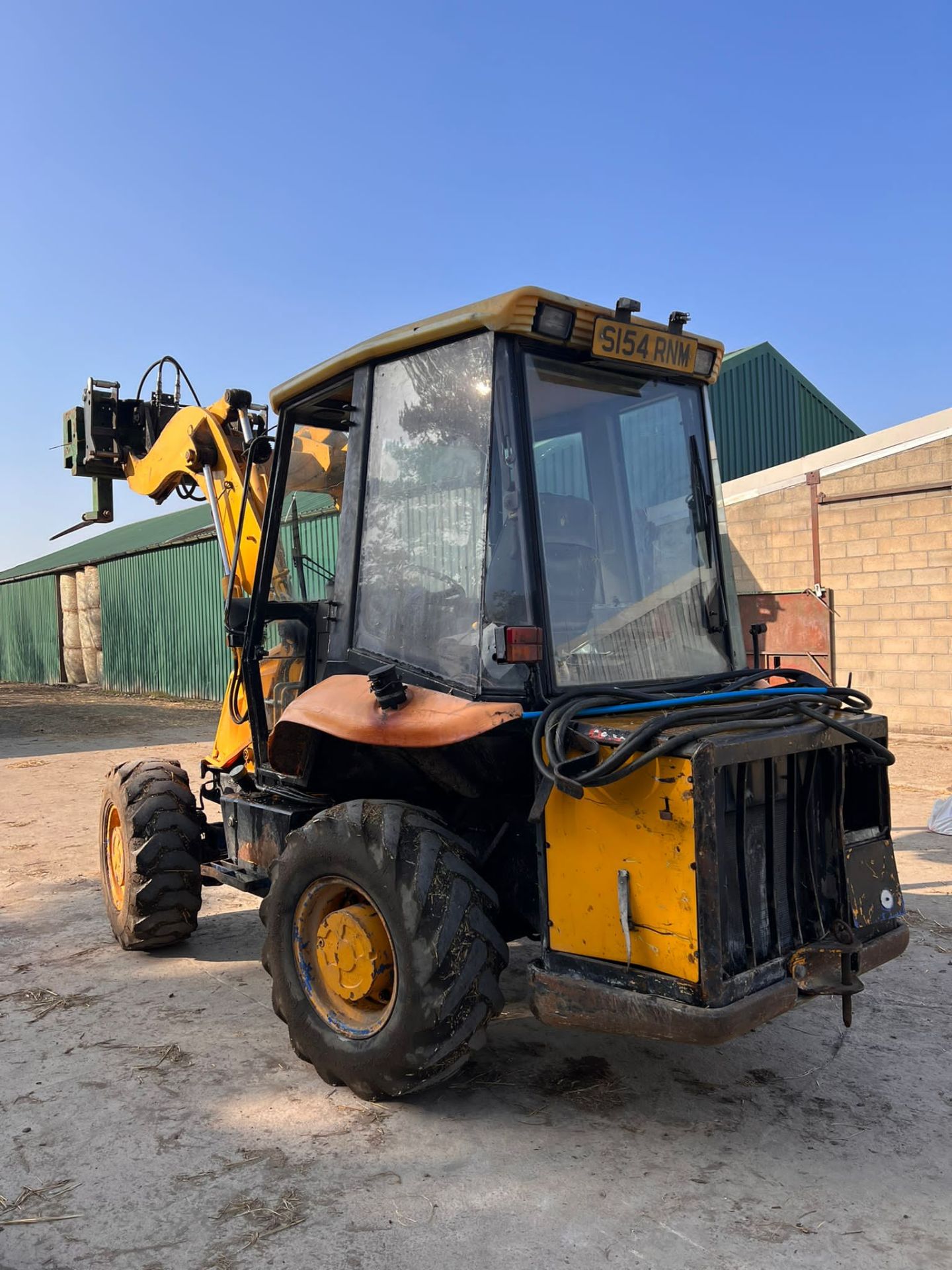 JCB 2CX 4 wheel steer comes with road compressor on the back, euro hitch on loader, 3rd service, - Image 5 of 8