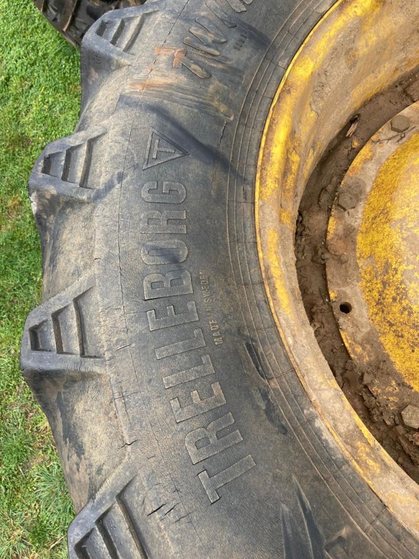 Tyres Rear 850/55/42 x 2 Front 750/50-30.5 x 2, for a 7530, Condition very little tread. - Image 5 of 6