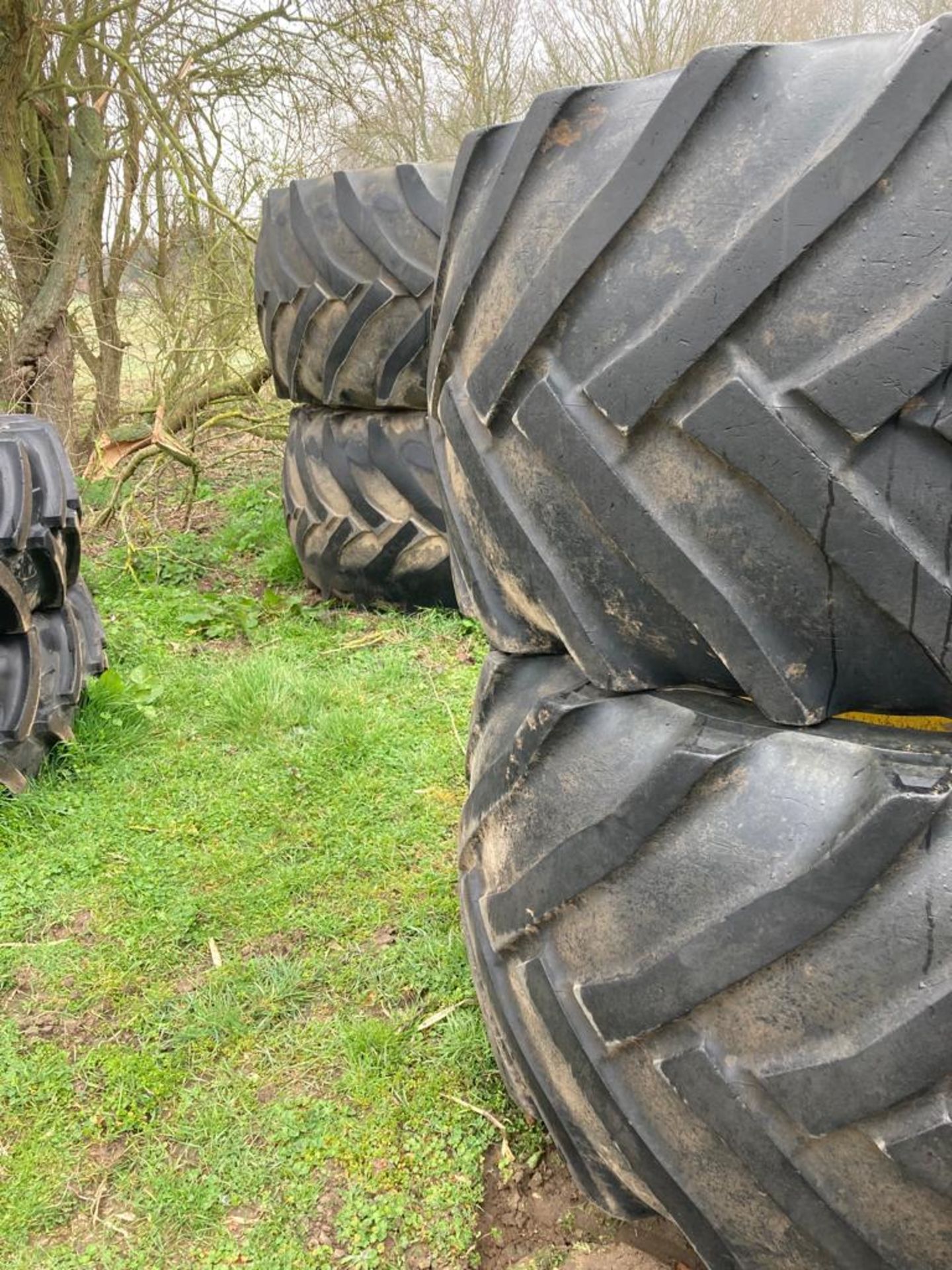 Tyres Rear 850/55/42 x 2 Front 750/50-30.5 x 2, for a 7530, Condition very little tread.