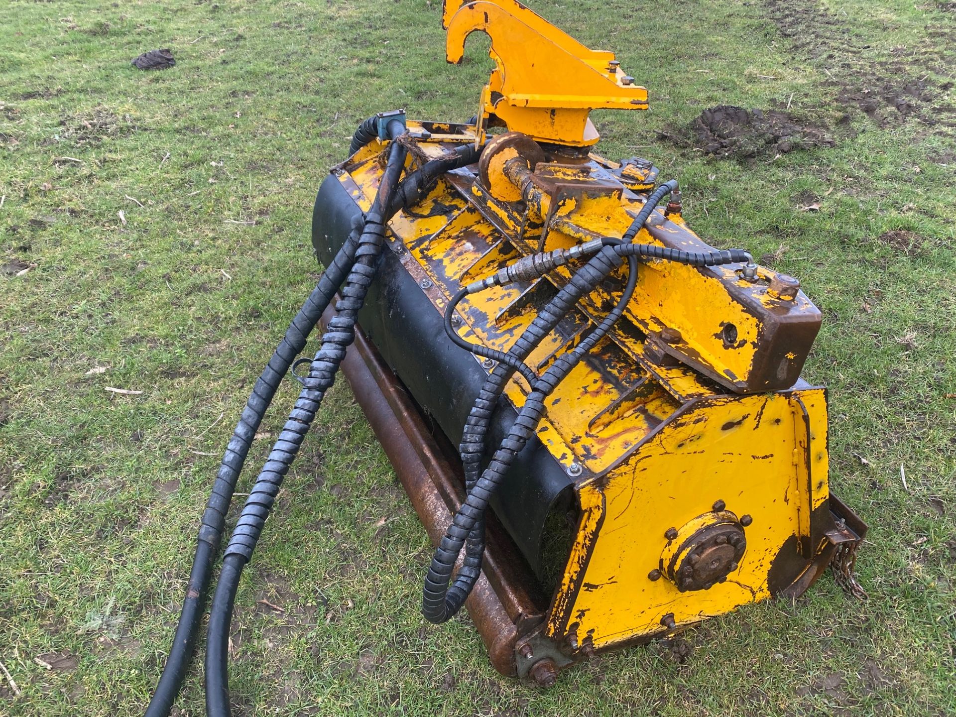 Digger hedge cutter head. Stored near Goring Heath, Reading. No VAT on this lot. - Image 5 of 5