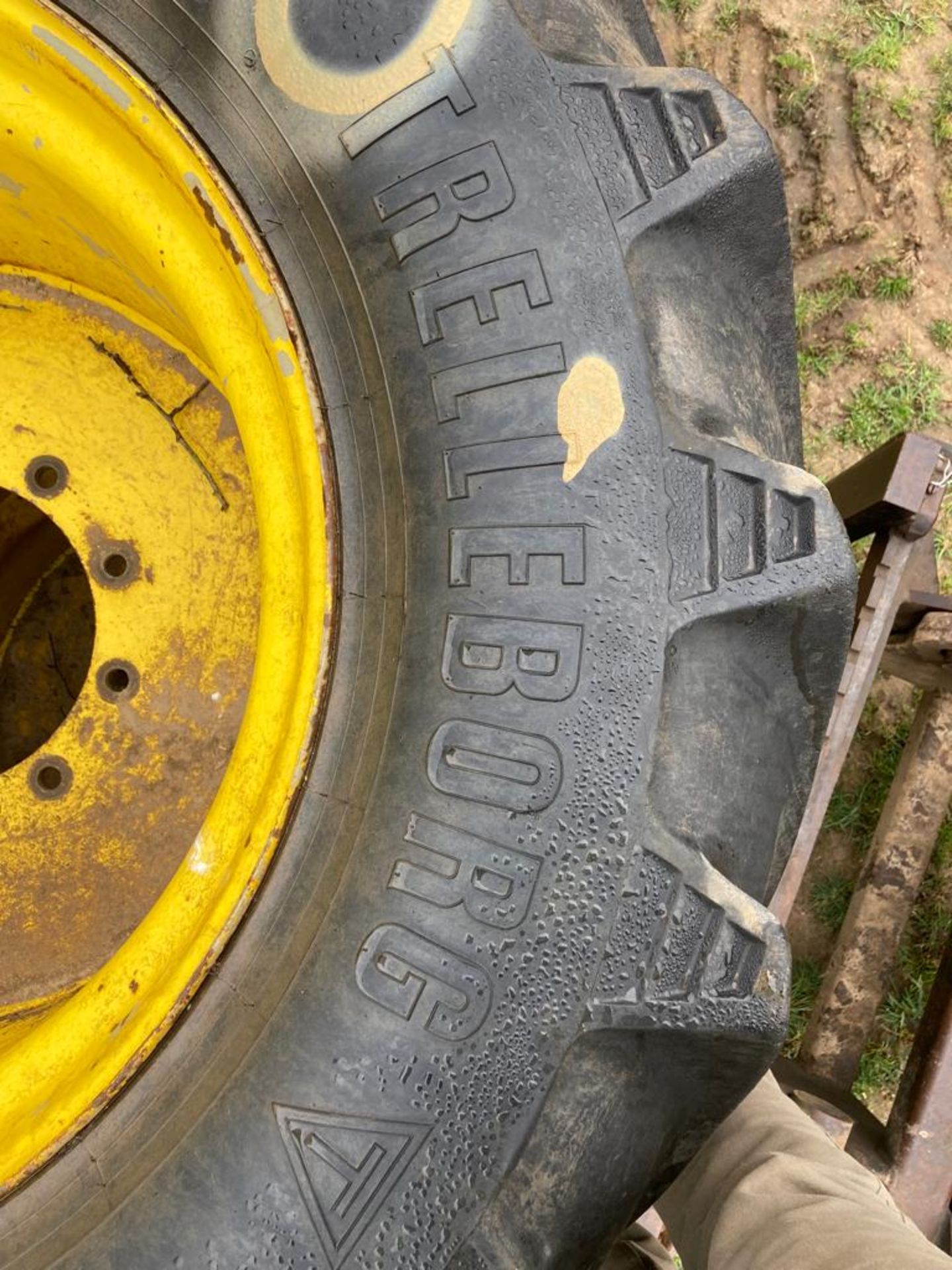Tyres Rear 850/55/42 x 2 Front 750/50-30.5 x 2, for a 7530, Condition very little tread. - Image 6 of 6