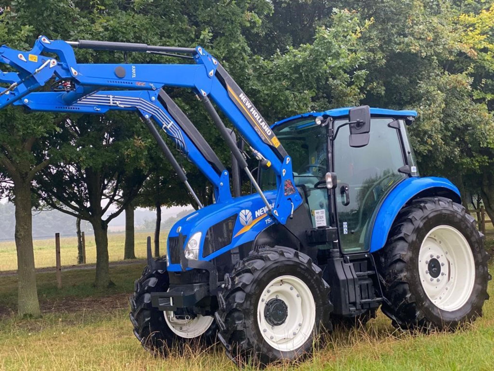 2021 New Holland T5.115 Tractor and New Holland Stoll 530 TL Loader, Approx. 400 hours, Reg No. - Image 2 of 8