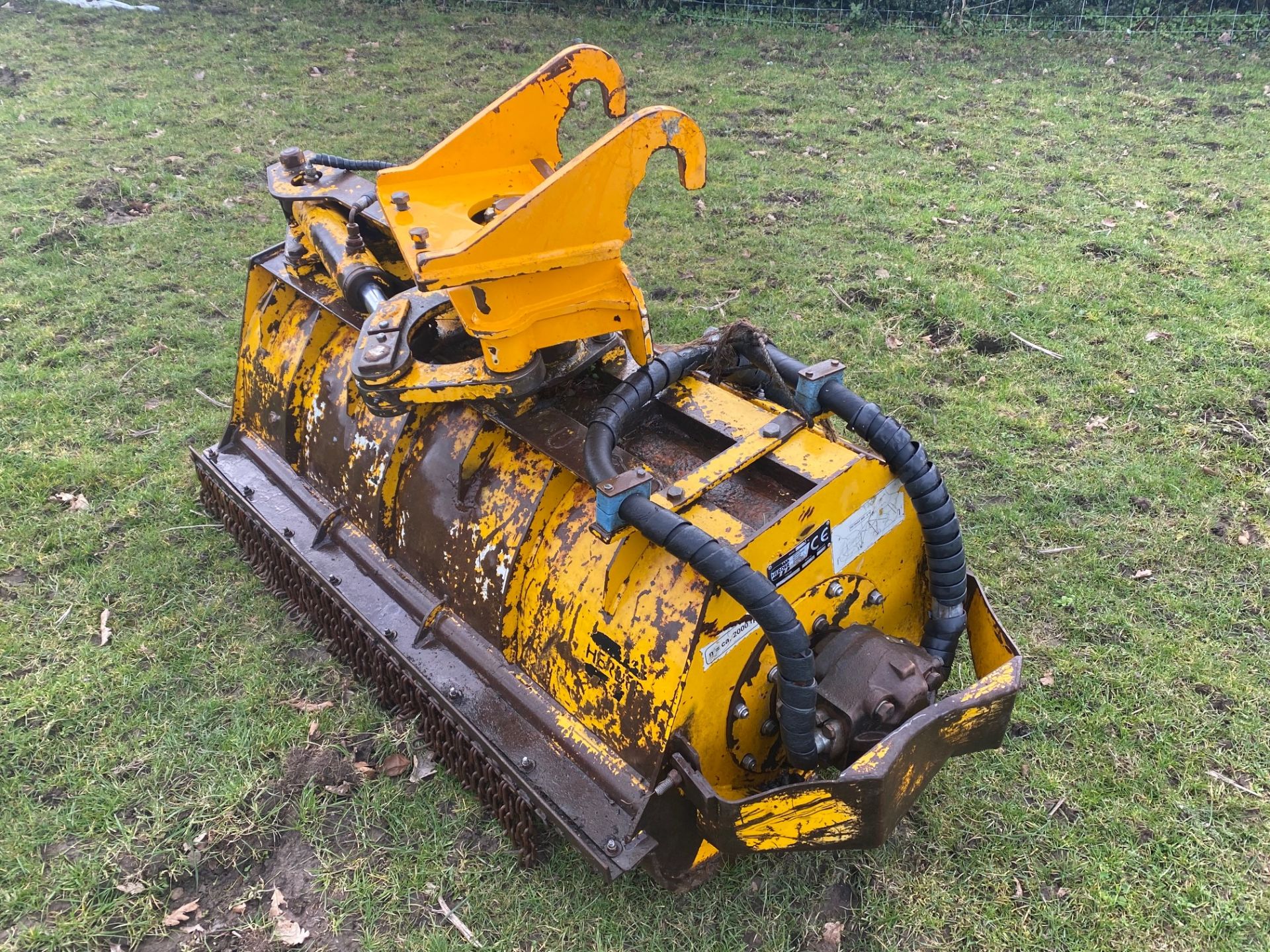 Digger hedge cutter head. Stored near Goring Heath, Reading. No VAT on this lot. - Image 2 of 5