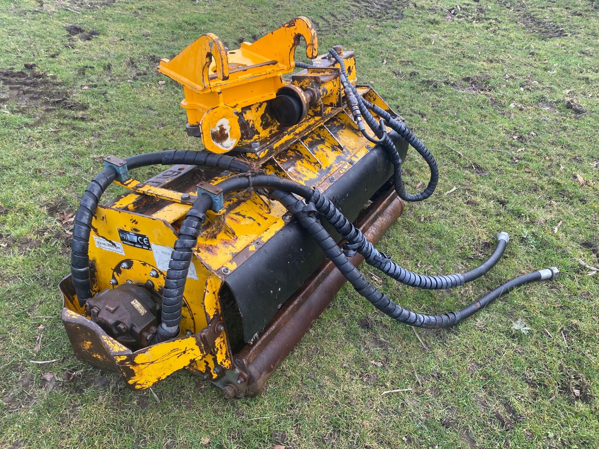 Digger hedge cutter head. Stored near Goring Heath, Reading. No VAT on this lot. - Image 3 of 5