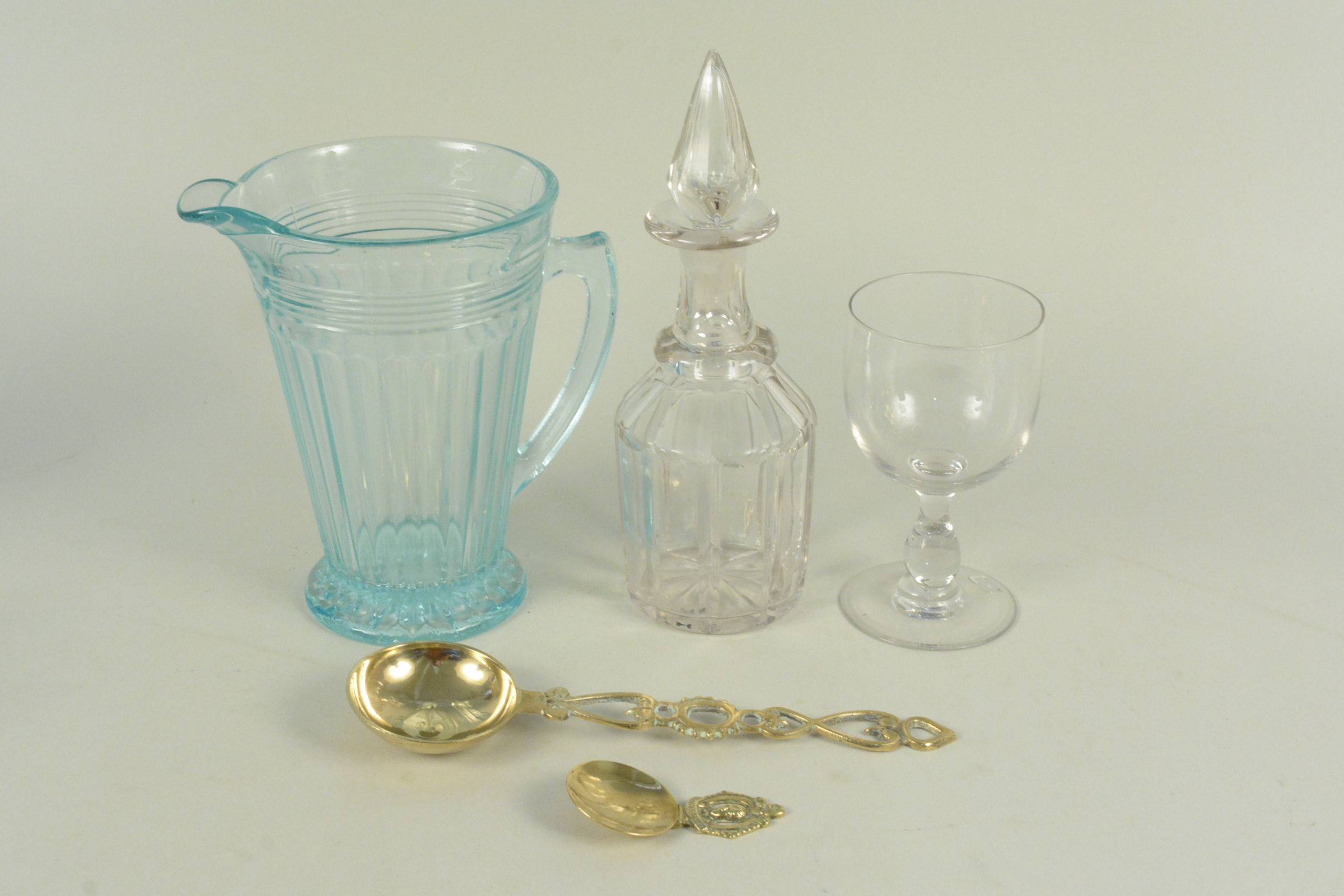 A mixed lot of glass comprising of four various 19th Century decanters, three wine glasses, - Bild 3 aus 3