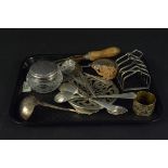 A mixed lot of silver items and assorted flatware,