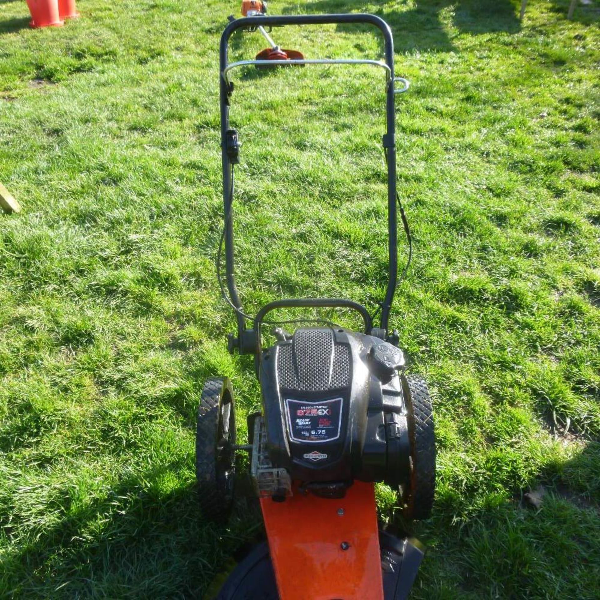 Pedestrian strimmer with Briggs and Stratton 675 EX1 series petrol engine - Image 2 of 2
