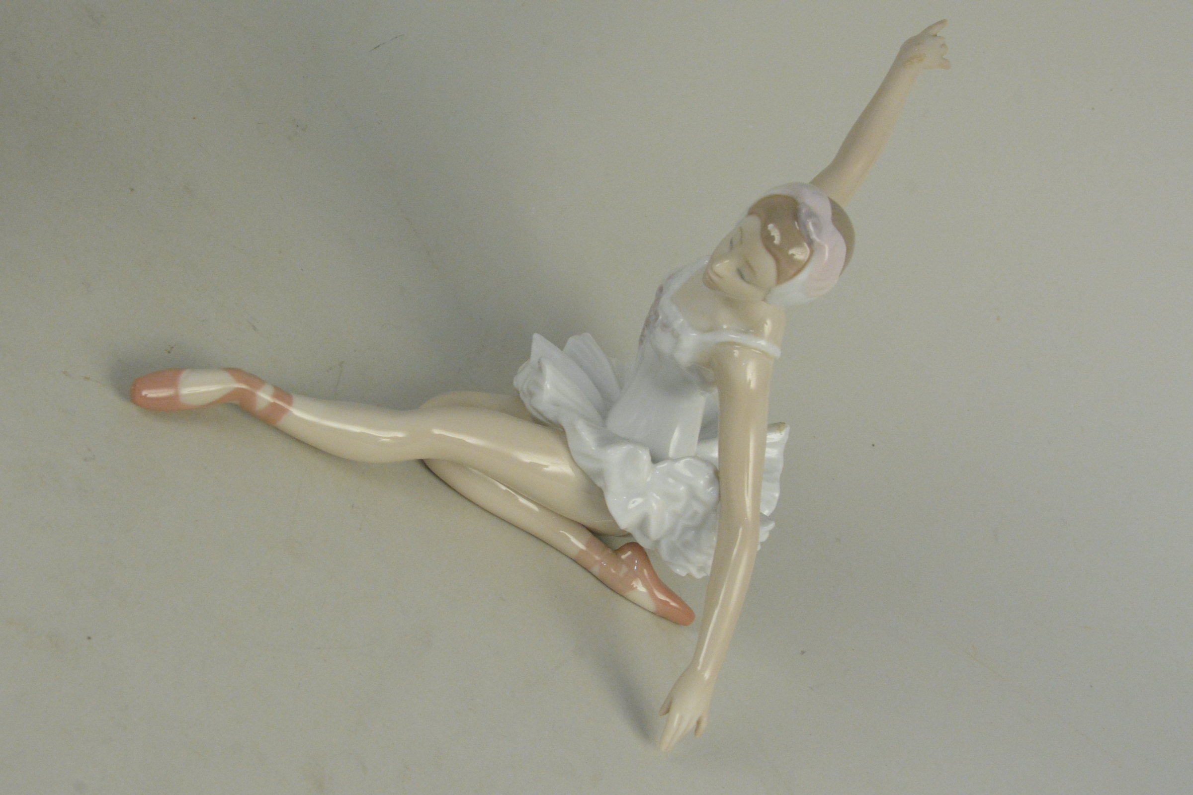 Two boxed vintage Lladro Daisa figurines of ballet dancers, circa 1990's, - Image 2 of 4
