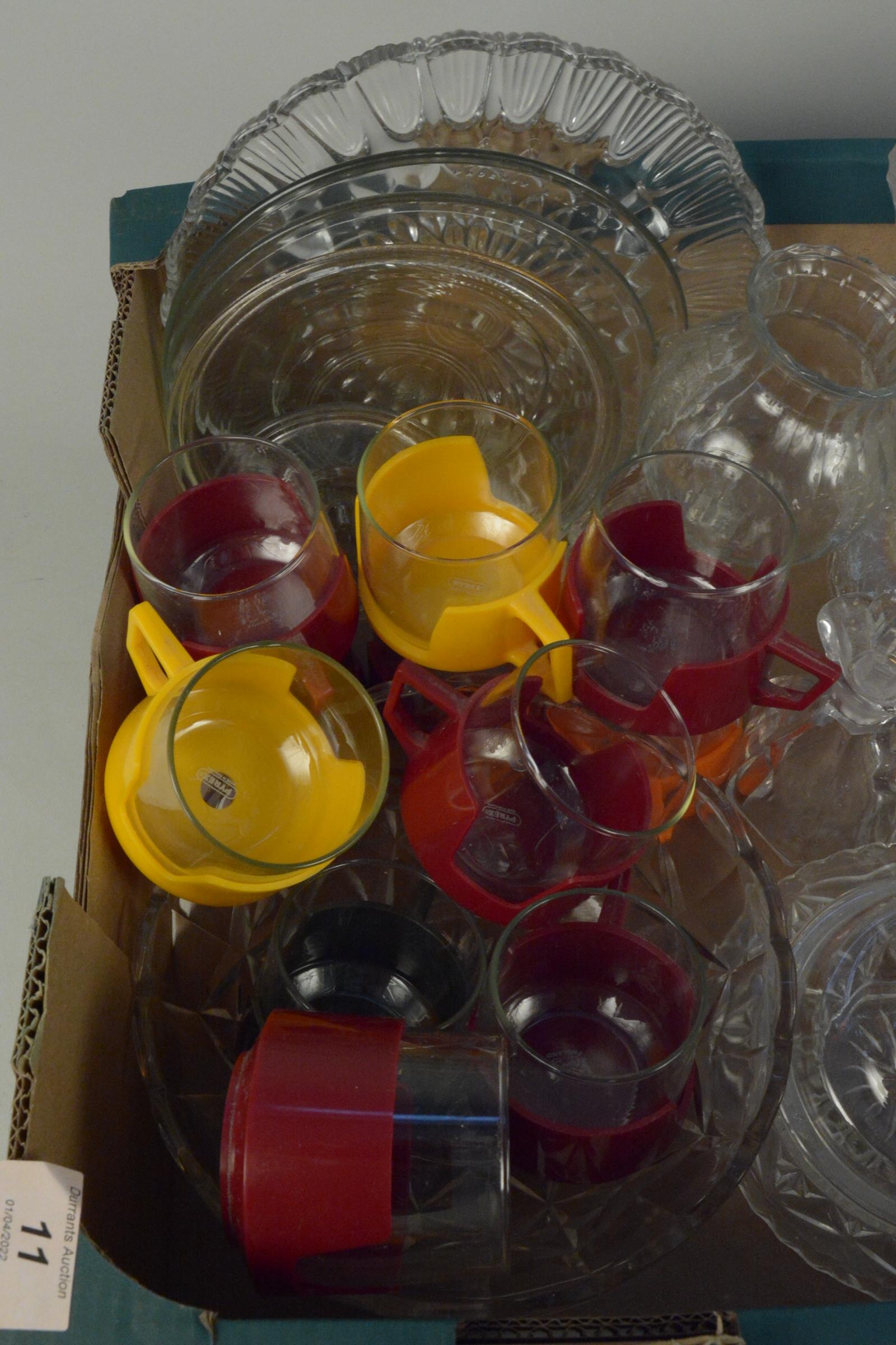 A mixed box of glassware including Pyrex coffee cups in holders - Image 3 of 3