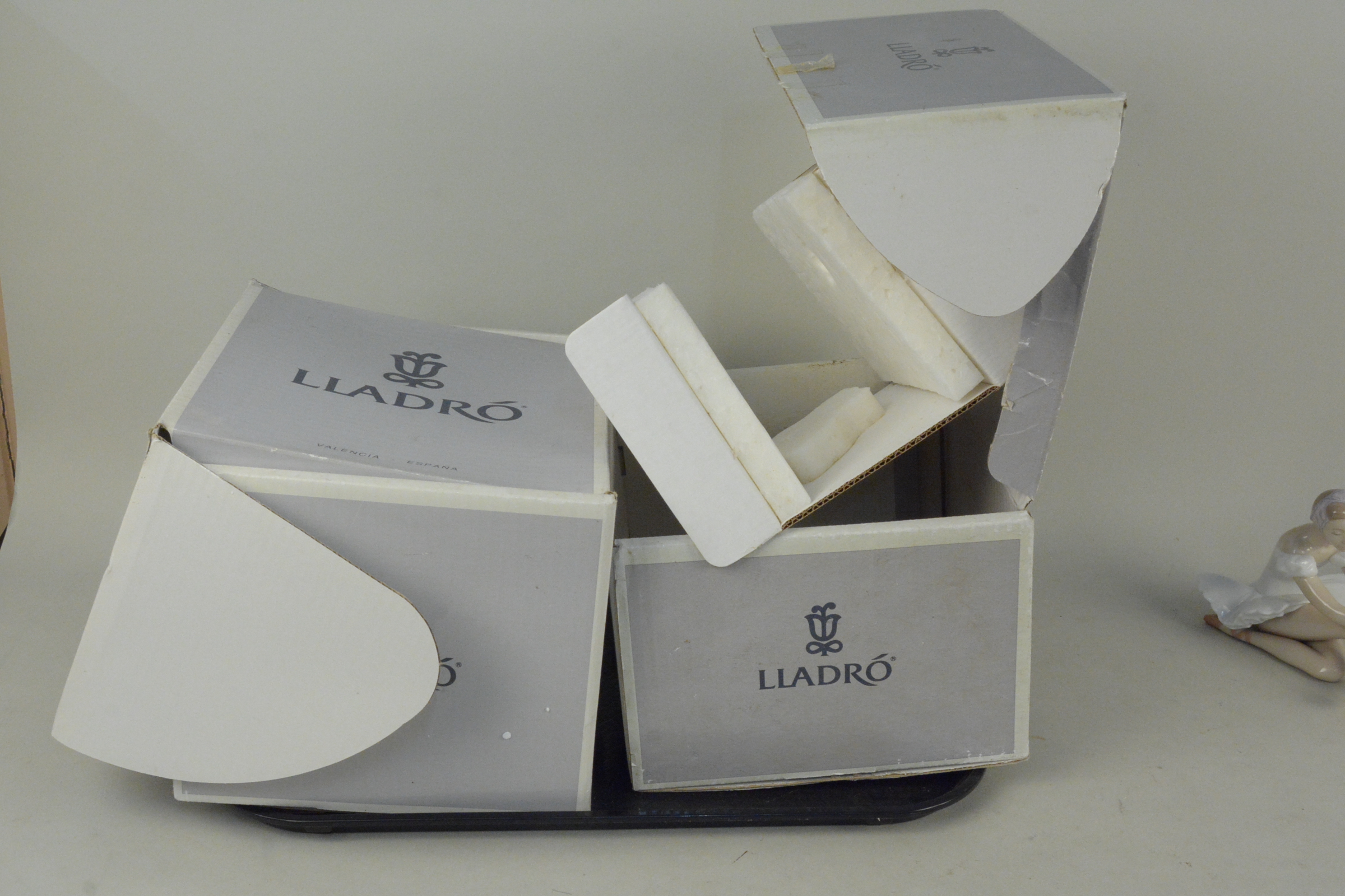 Two boxed vintage Lladro Daisa figurines of ballet dancers, circa 1990's, - Image 4 of 4