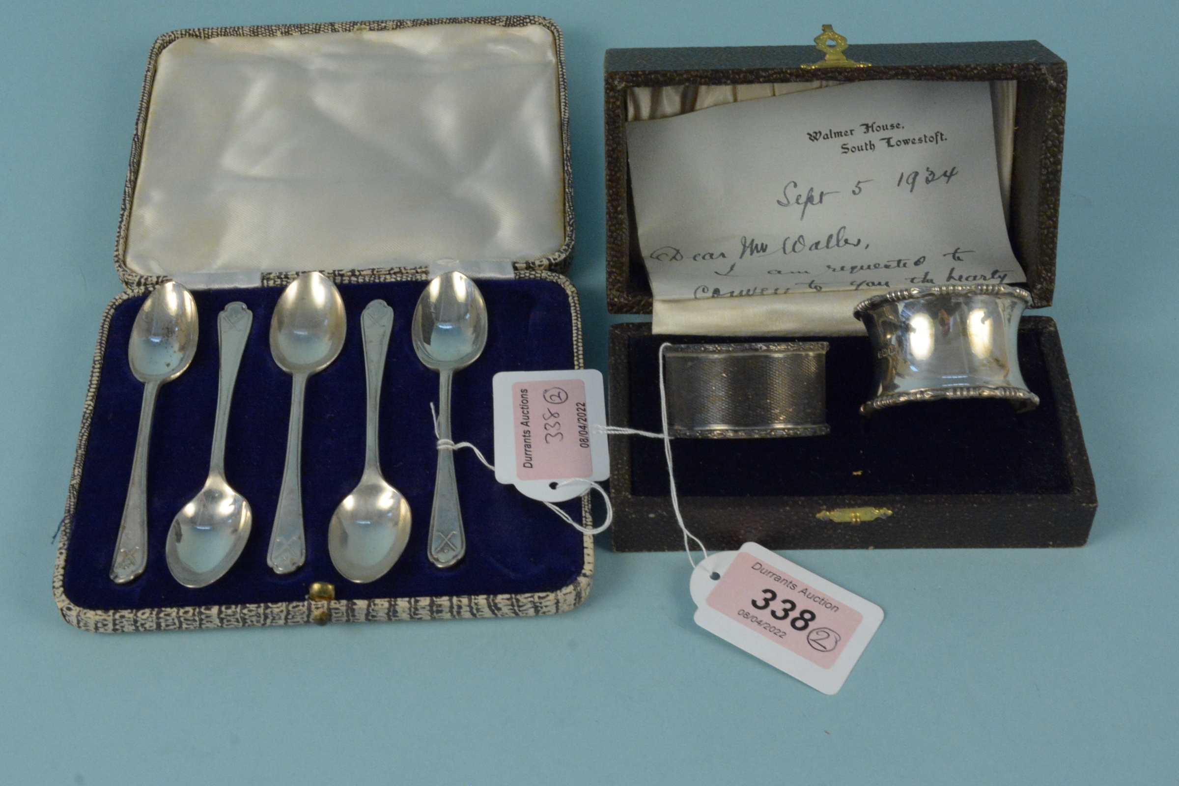 Five (of six) silver teaspoons with golf decoration plus two silver napkin rings,