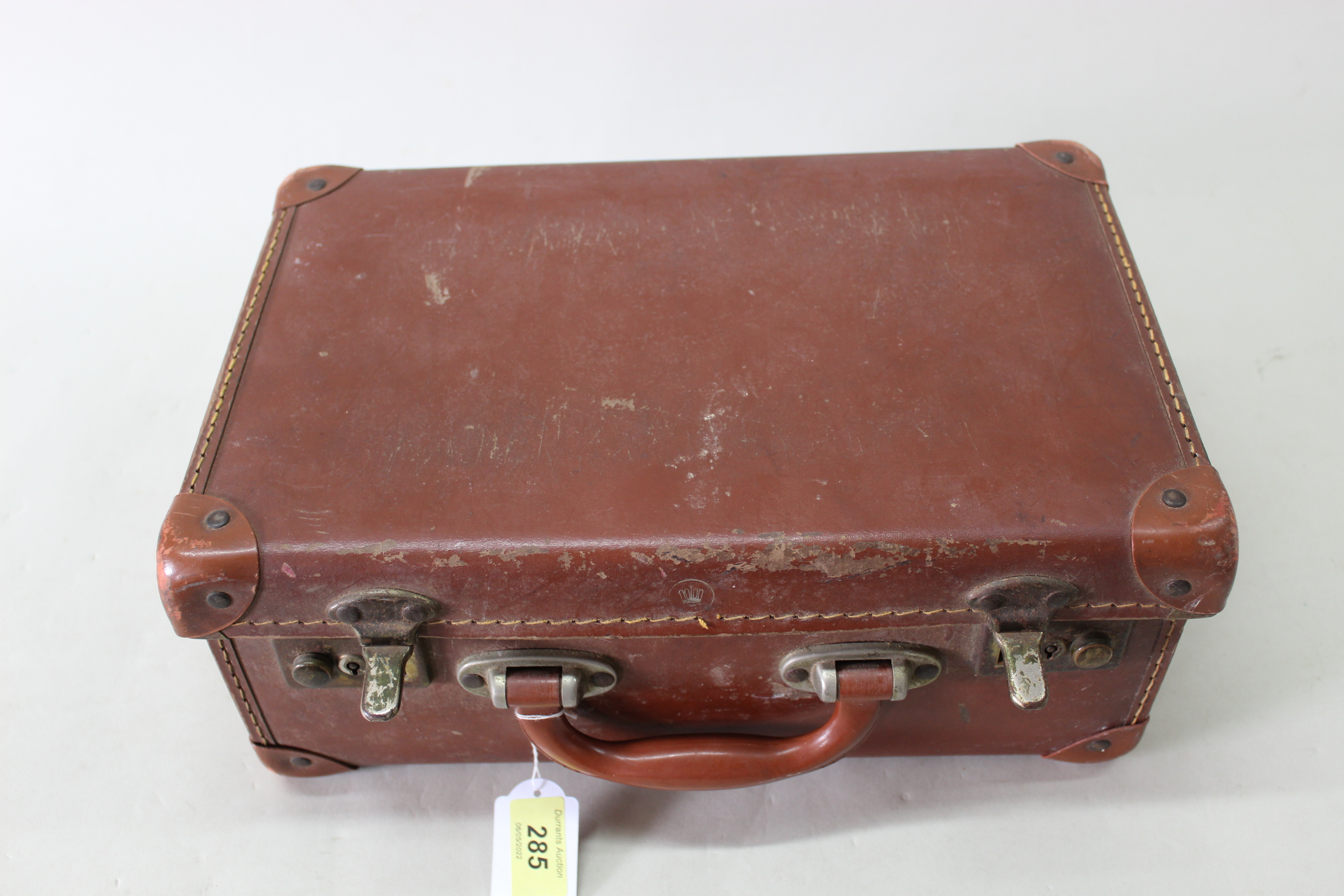 Seven vintage cased cut throat razors (signs of age and wear to boxes) plus a small brown leather - Image 2 of 3