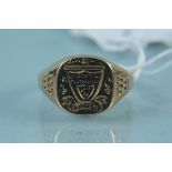 A 9ct gold gents signet ring engraved with Liverpool FC crest, size O 1/2, weight approx 4.