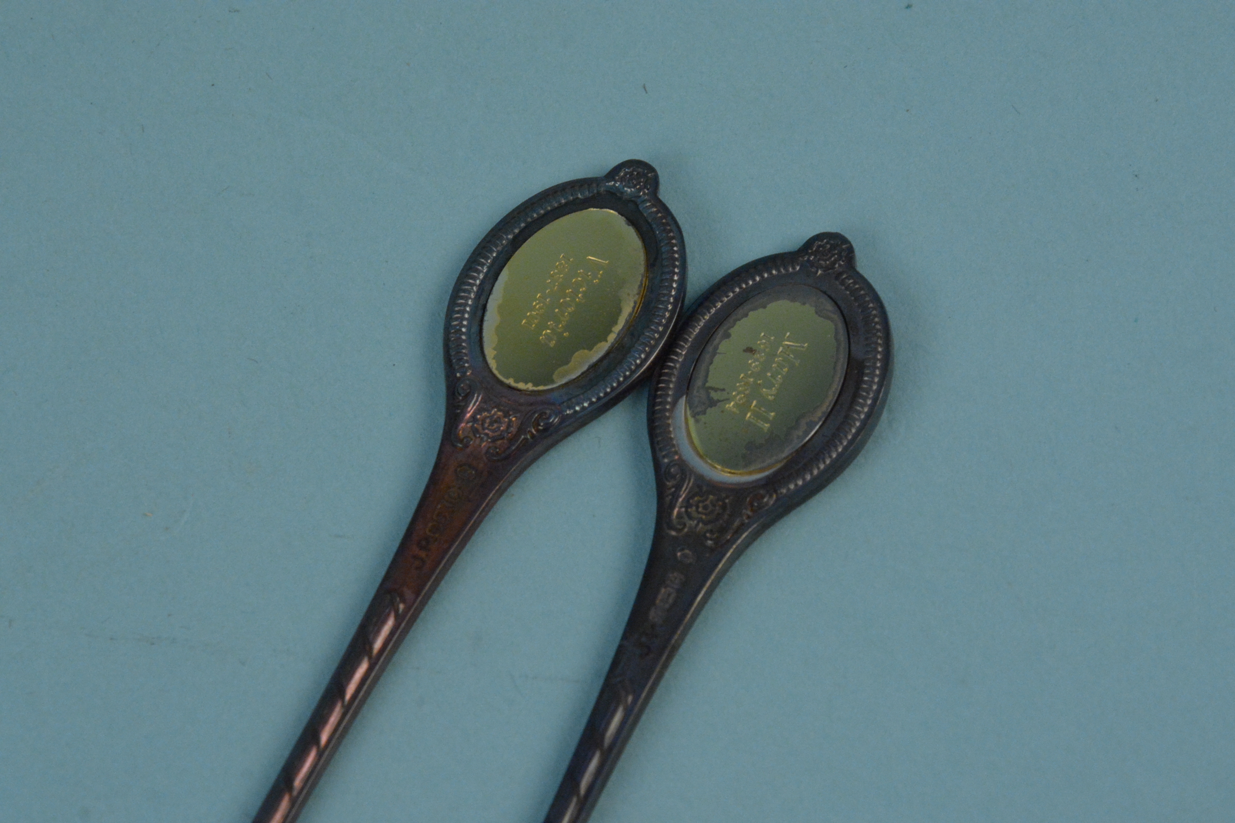 A cased set of six commemorative spoons, titled The Sovereign Queens Spoon Collection, - Image 3 of 3