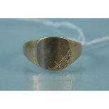 A 9ct gold signet ring with engraved decoration, size U,