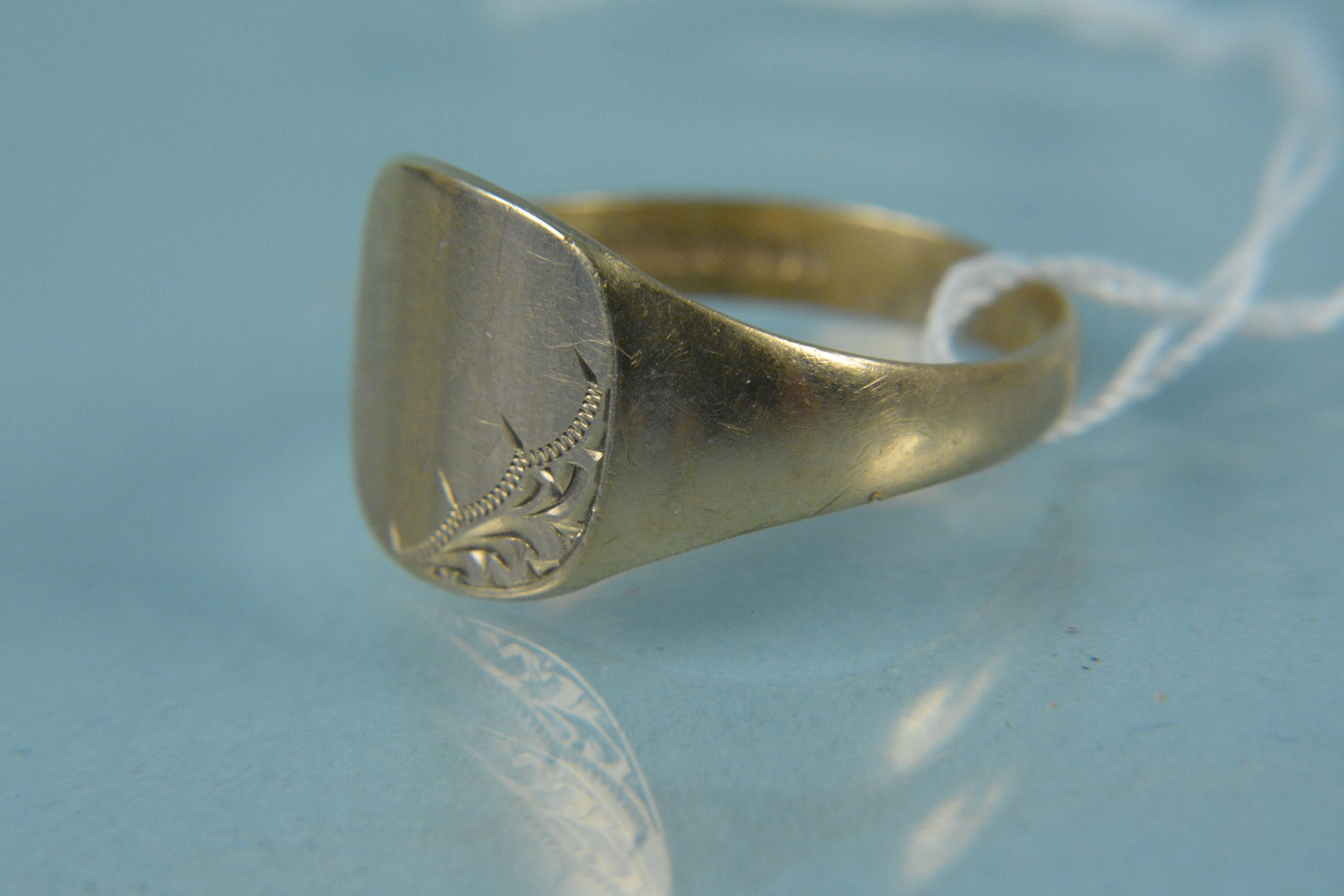 A 9ct gold signet ring with engraved decoration, size U, - Image 2 of 3