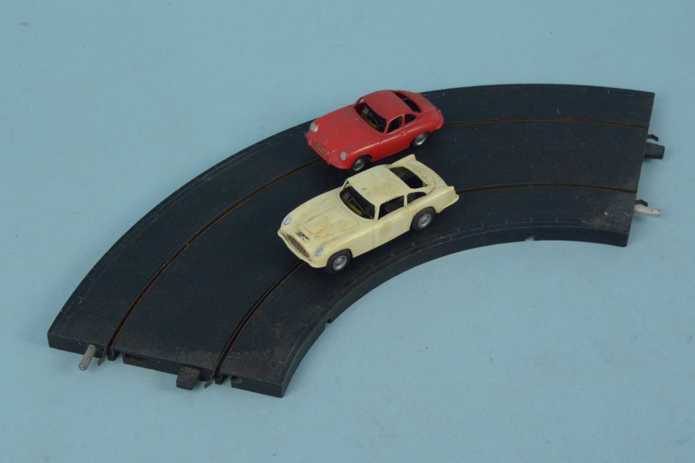 A box of Hornby and Triang train accessories including station buildings, - Image 2 of 3