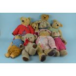 A box of vintage Teddy bears (all in playworn condition)