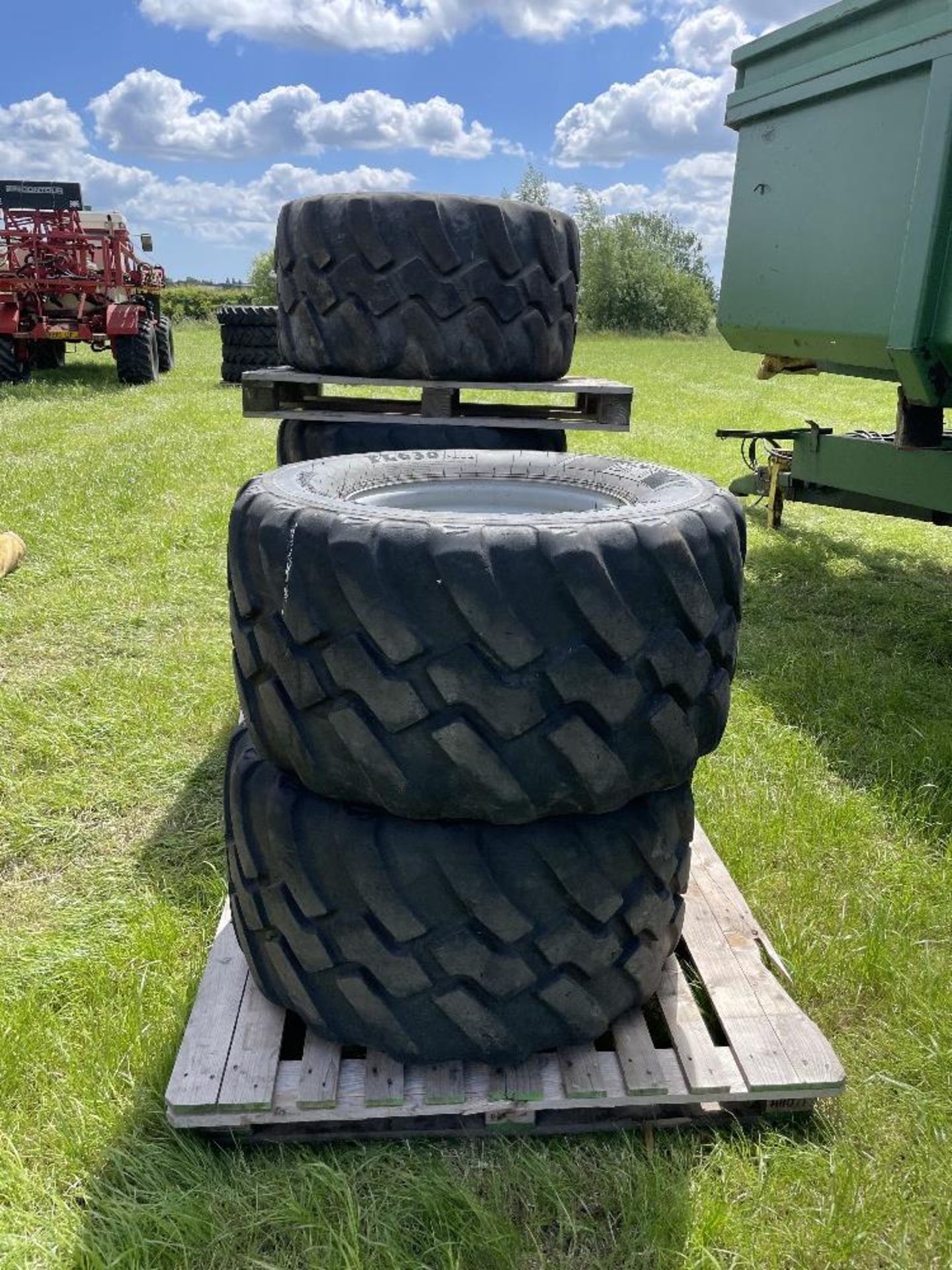 Set Flotation Tyres for Bunnings Trailer - BKT 560/45R22. - Image 3 of 4