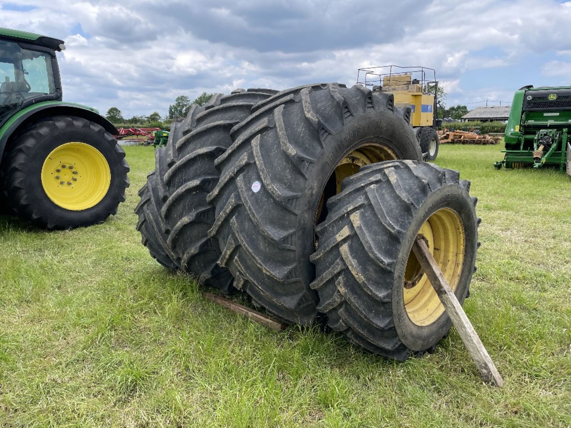 Set of Wide Tyres for John Deere 7810 Trelleborg Fronts 600/55-30. - Image 3 of 5