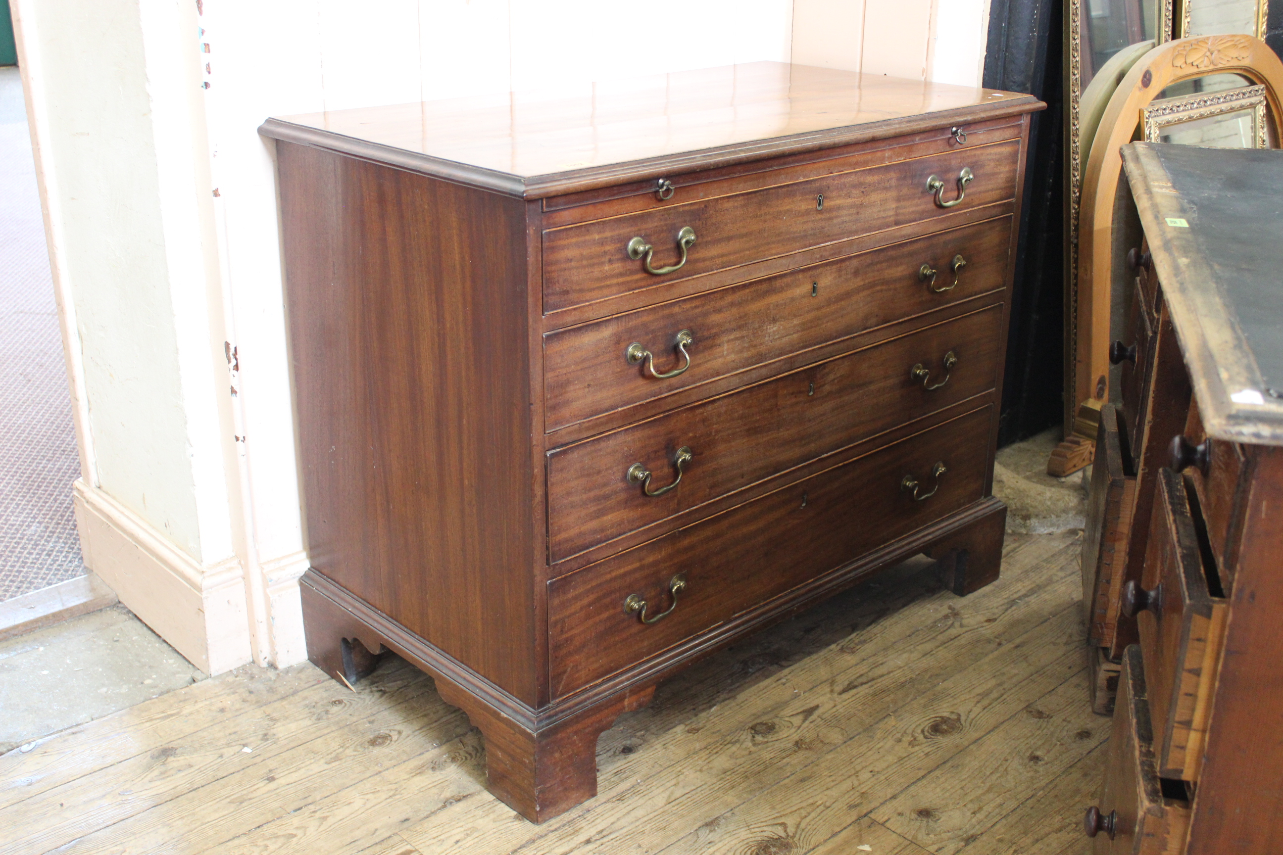 A good quality George III mahogany slide chest of drawers, approx.