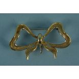 An 18ct gold bow brooch,