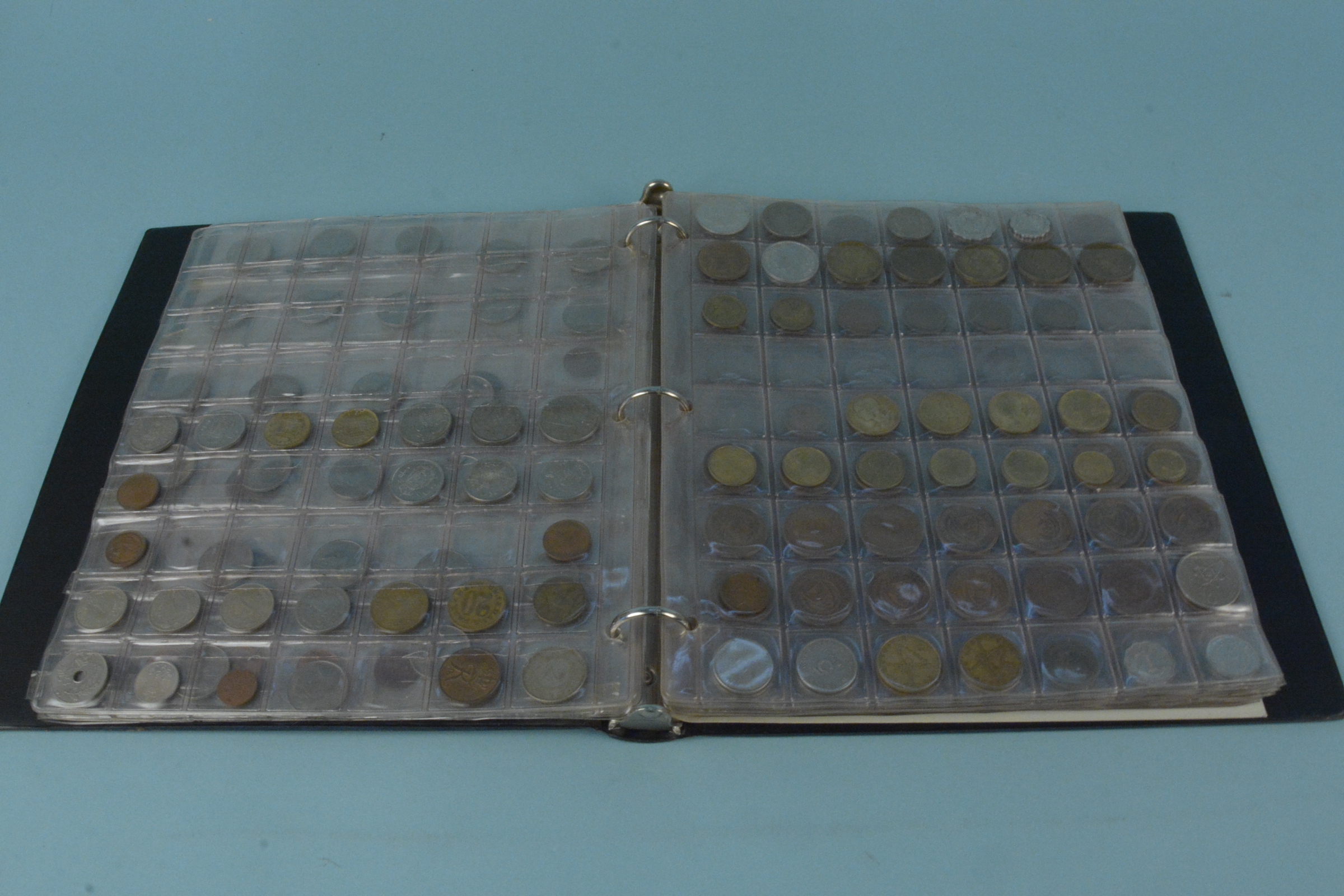 Mixed world and British coins in folders and loose with a lockable cash tin - Image 2 of 3