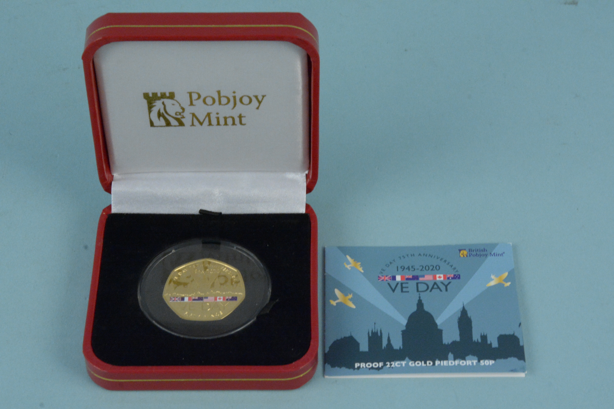 A 2020 Pobjoy mint 1945-2020 VE Day 22ct gold Piedford 50p, limited edition 299,