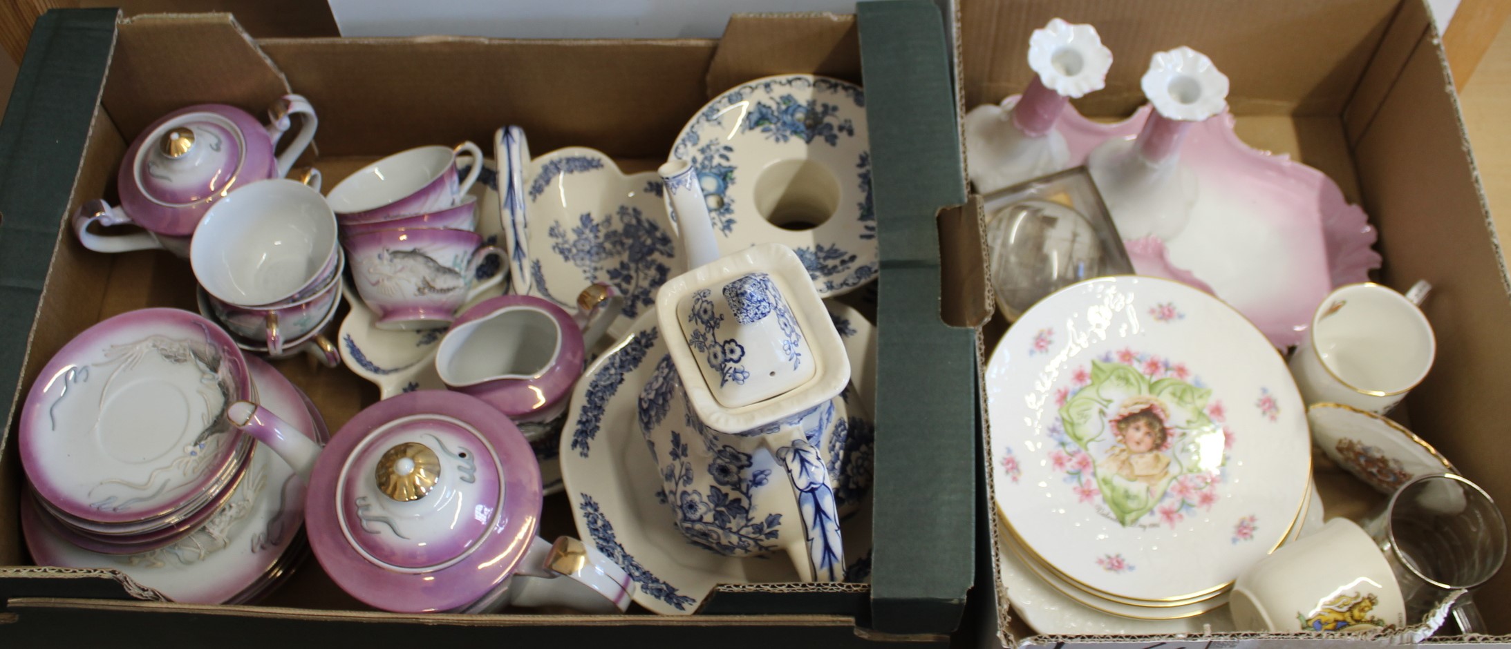 A box containing four pieces of Masons Ironstone 'Manchu' pattern wares,