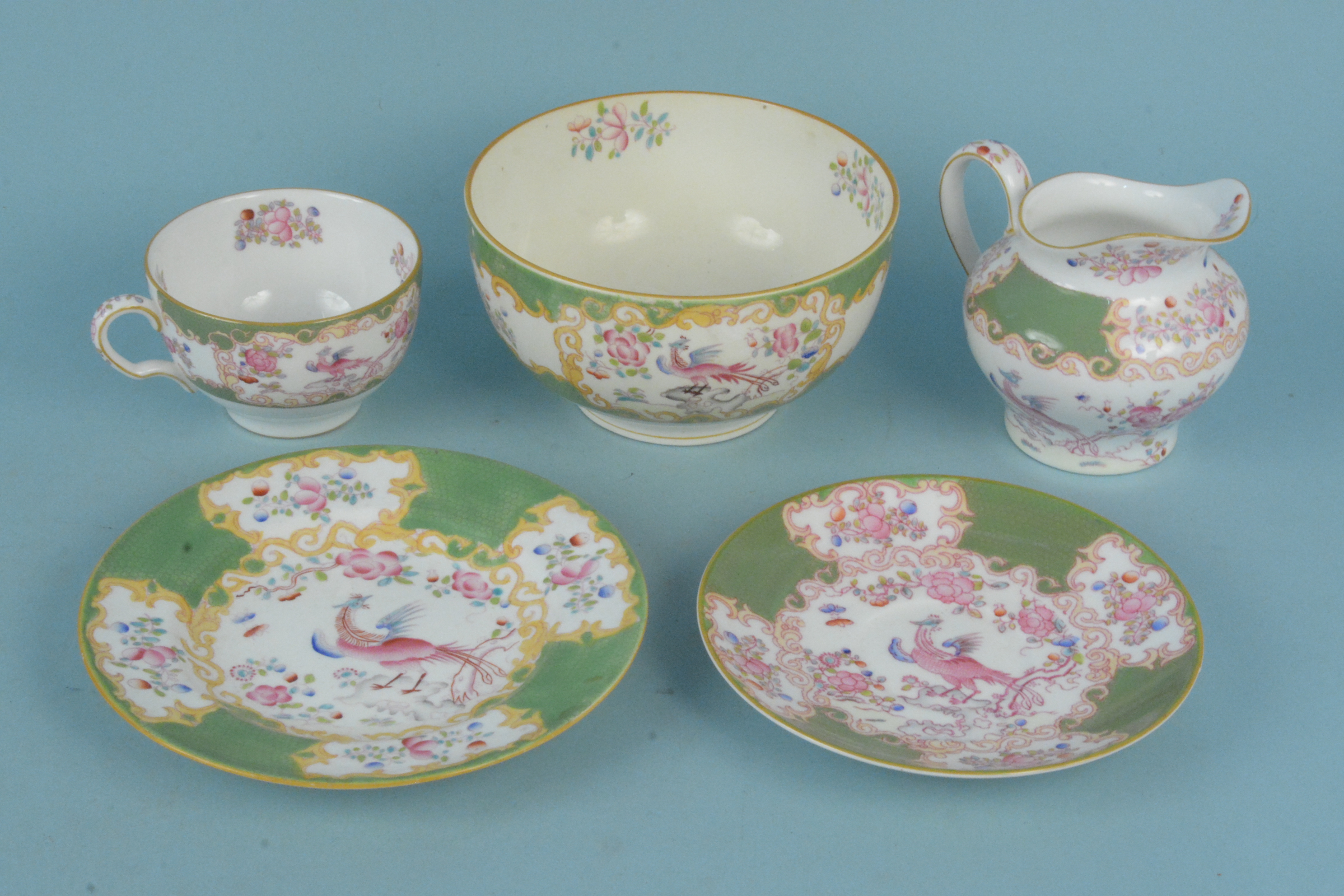 A late 19th Century Minton 'Green Cockatrice' pattern six cups and saucers, - Bild 3 aus 3