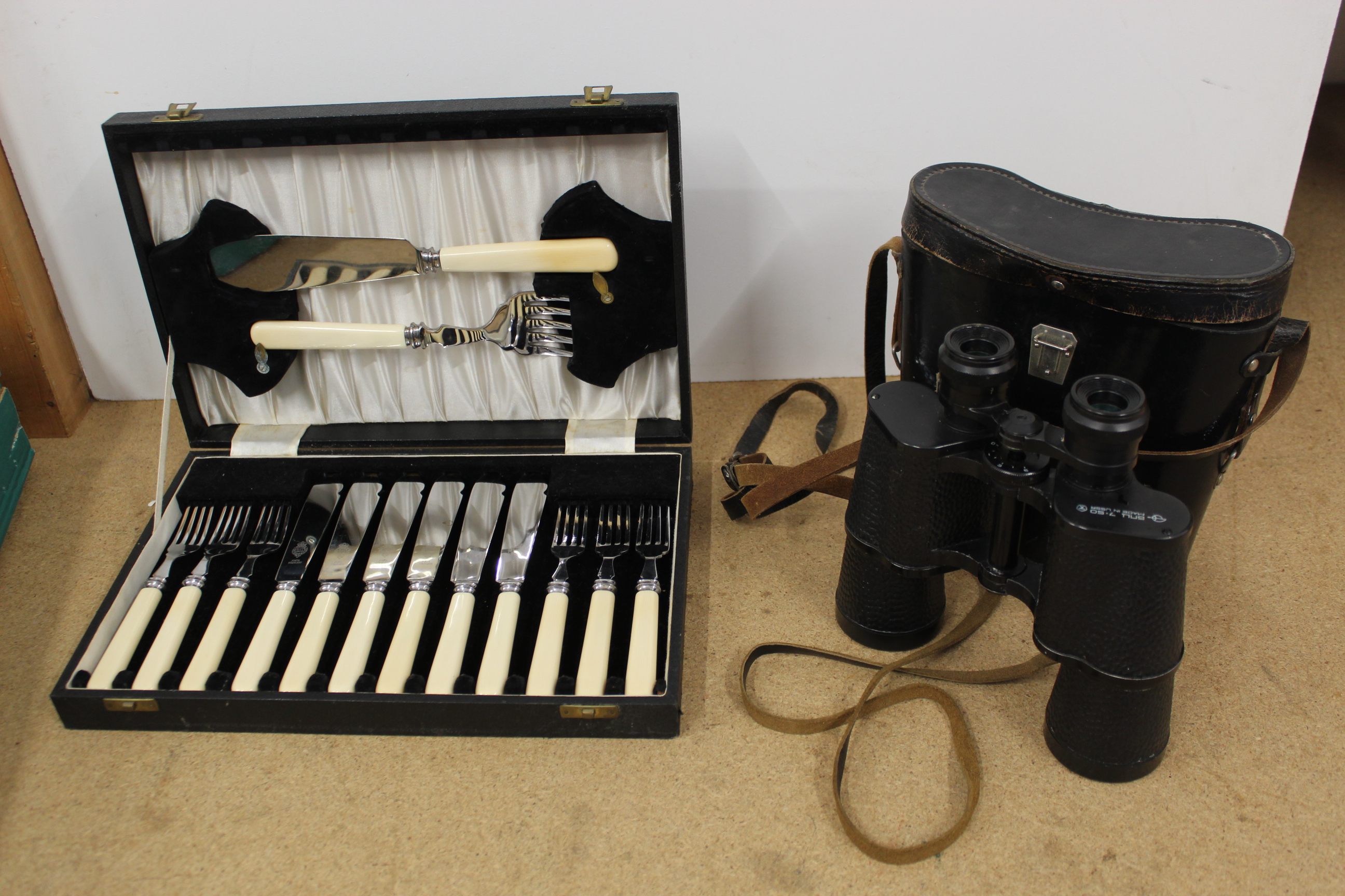 A mixed box including Russian 7x50 binoculars (clear optics), a canteen of cutlery, Mahjong set, - Image 3 of 3