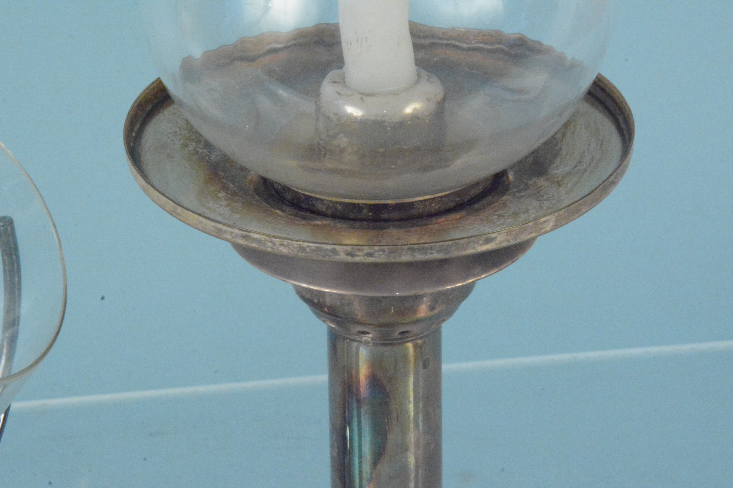 A silver plated brandy warmer in the form of Aladdins lamp plus a white metal lamp with glass - Image 3 of 3